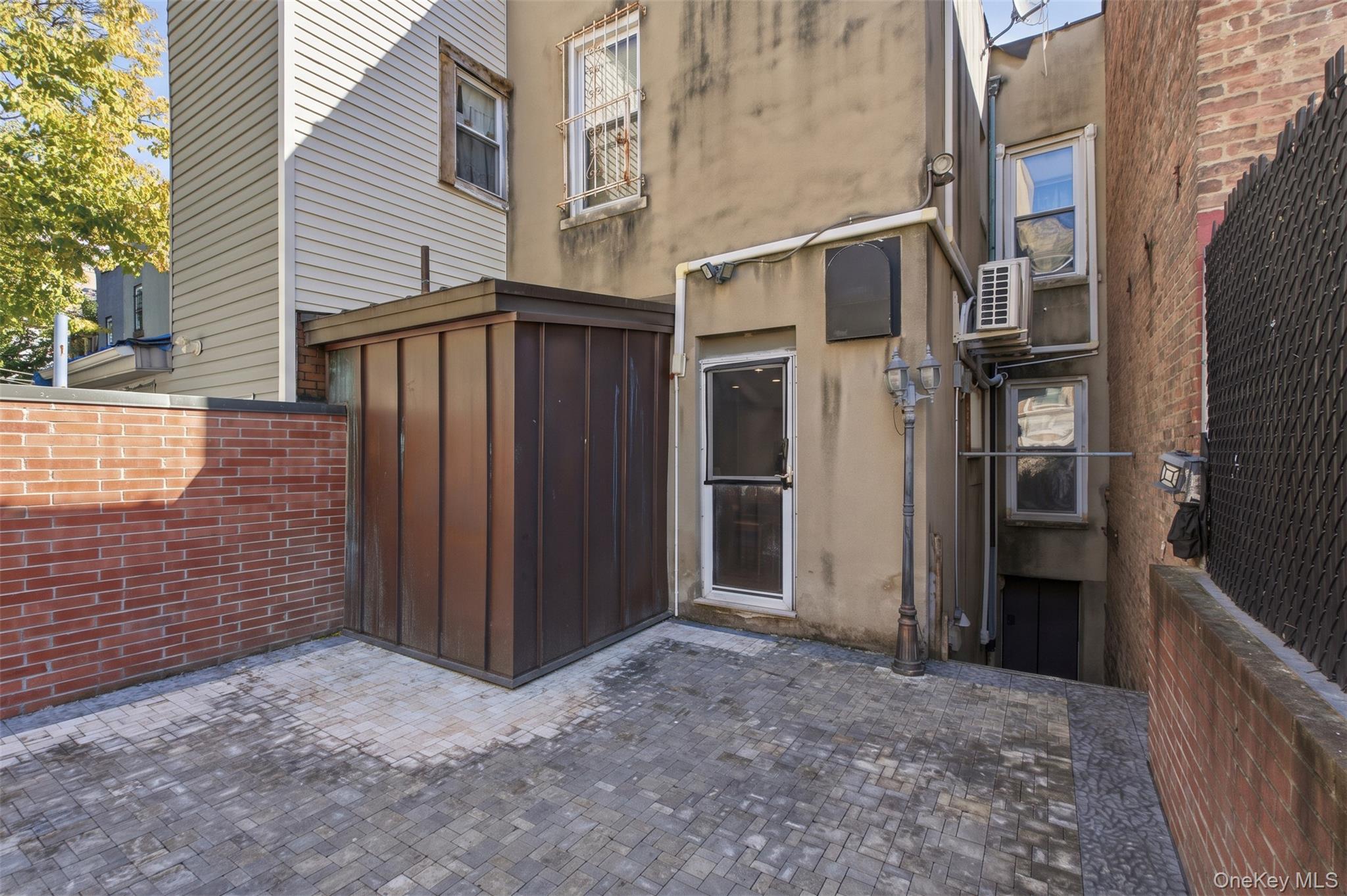 2239 Tiebout Avenue Property Photo 19