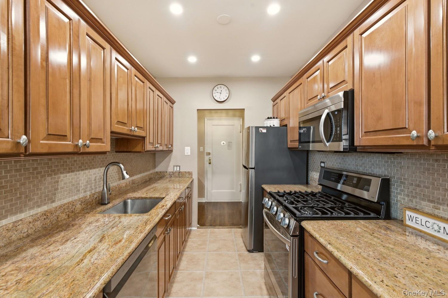 162-41 Powells Cove Boulevard 4s Property Photo 1