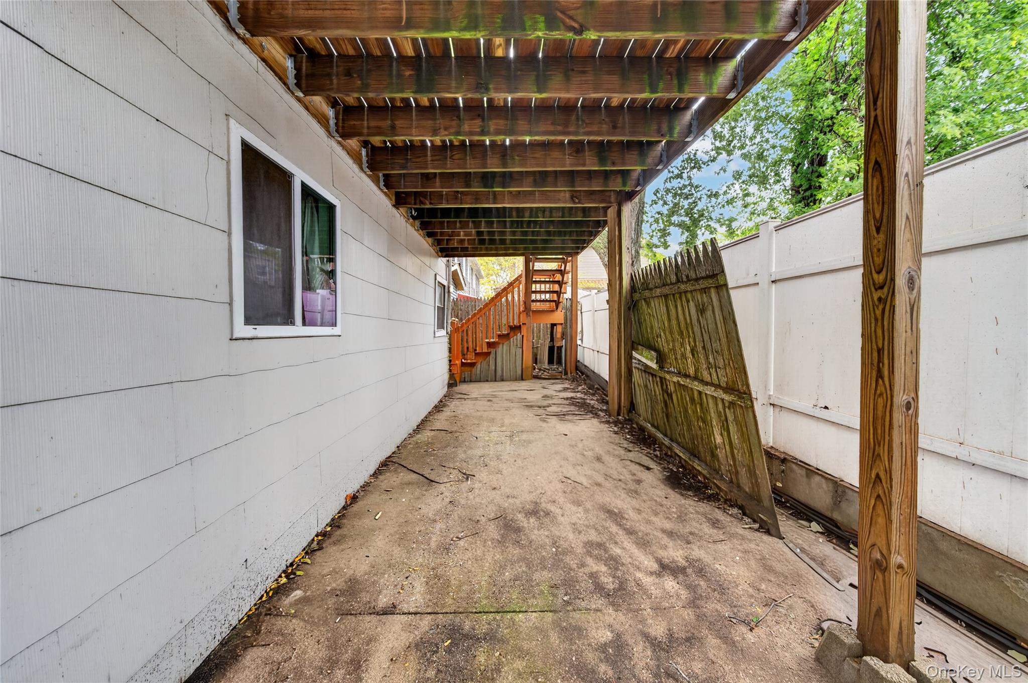 147- 53 Weller Lane Property Photo 32