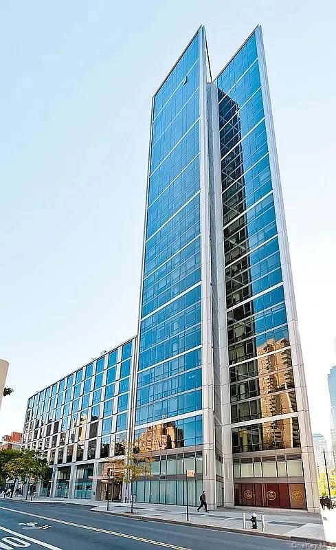 200 Chambers Street 17F