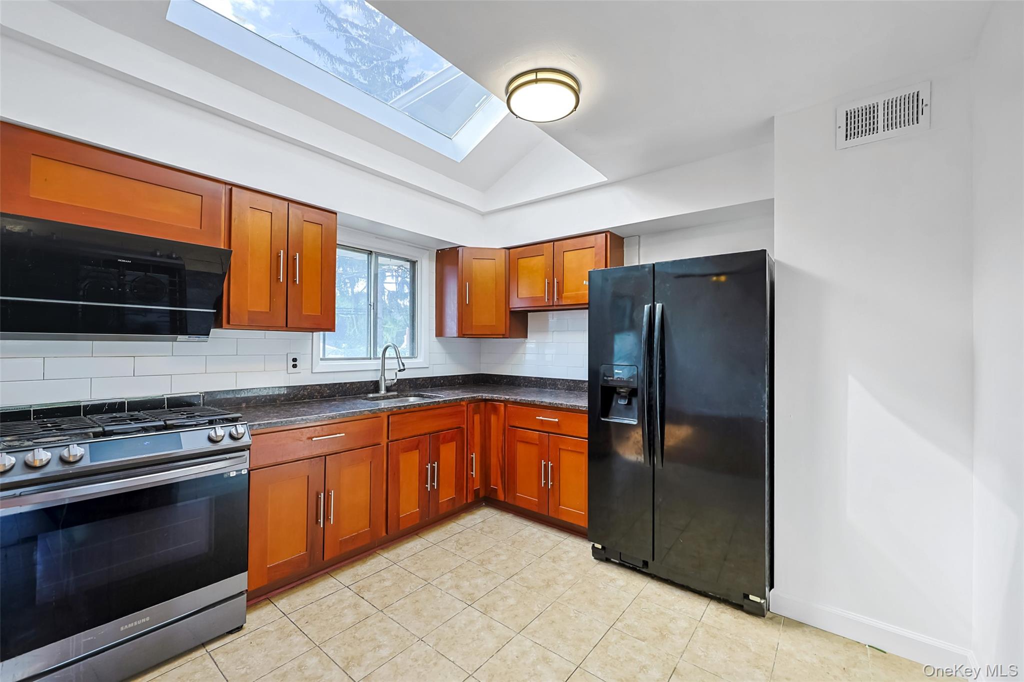 20 Willets Avenue Property Photo 11