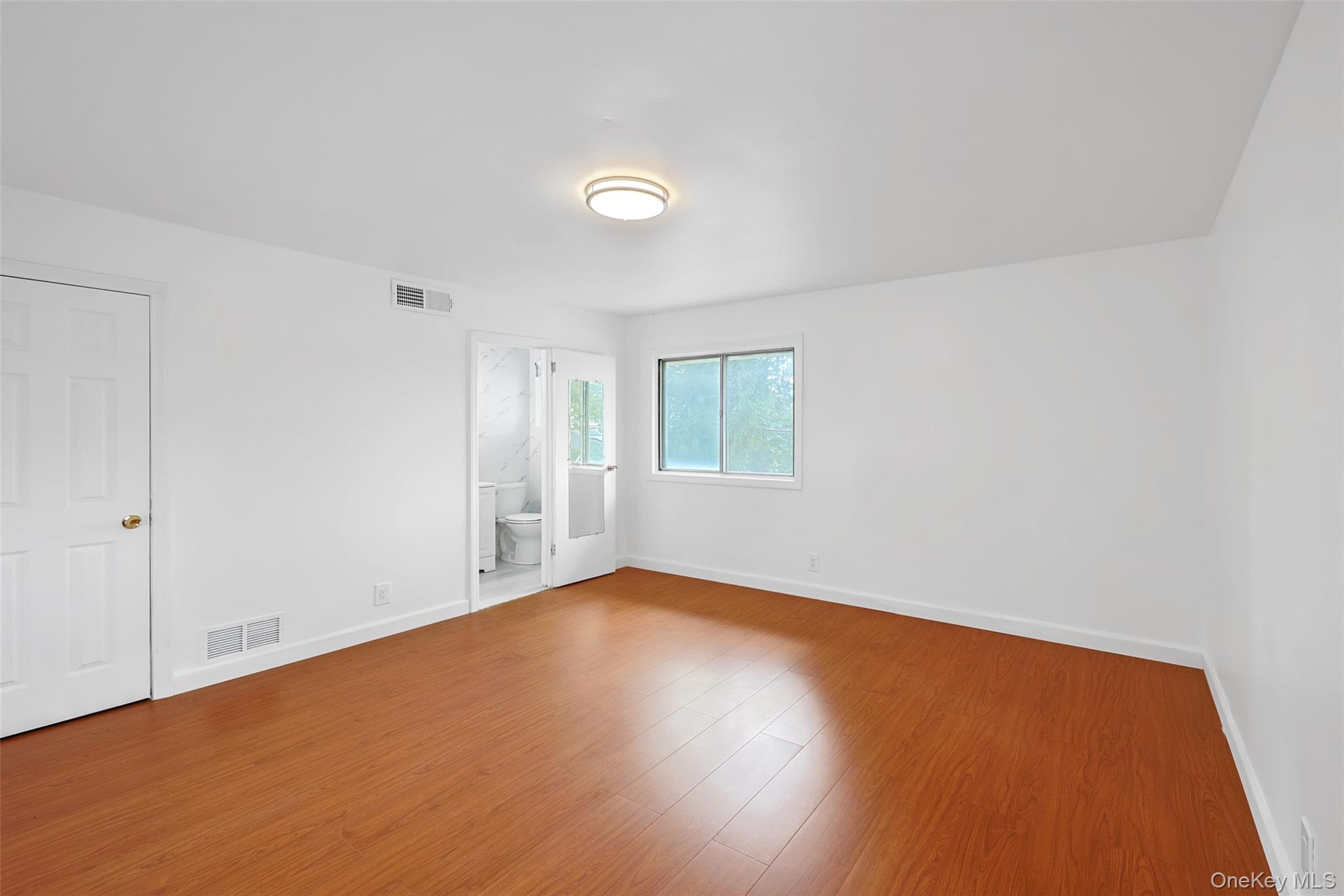 20 Willets Avenue Property Photo 12