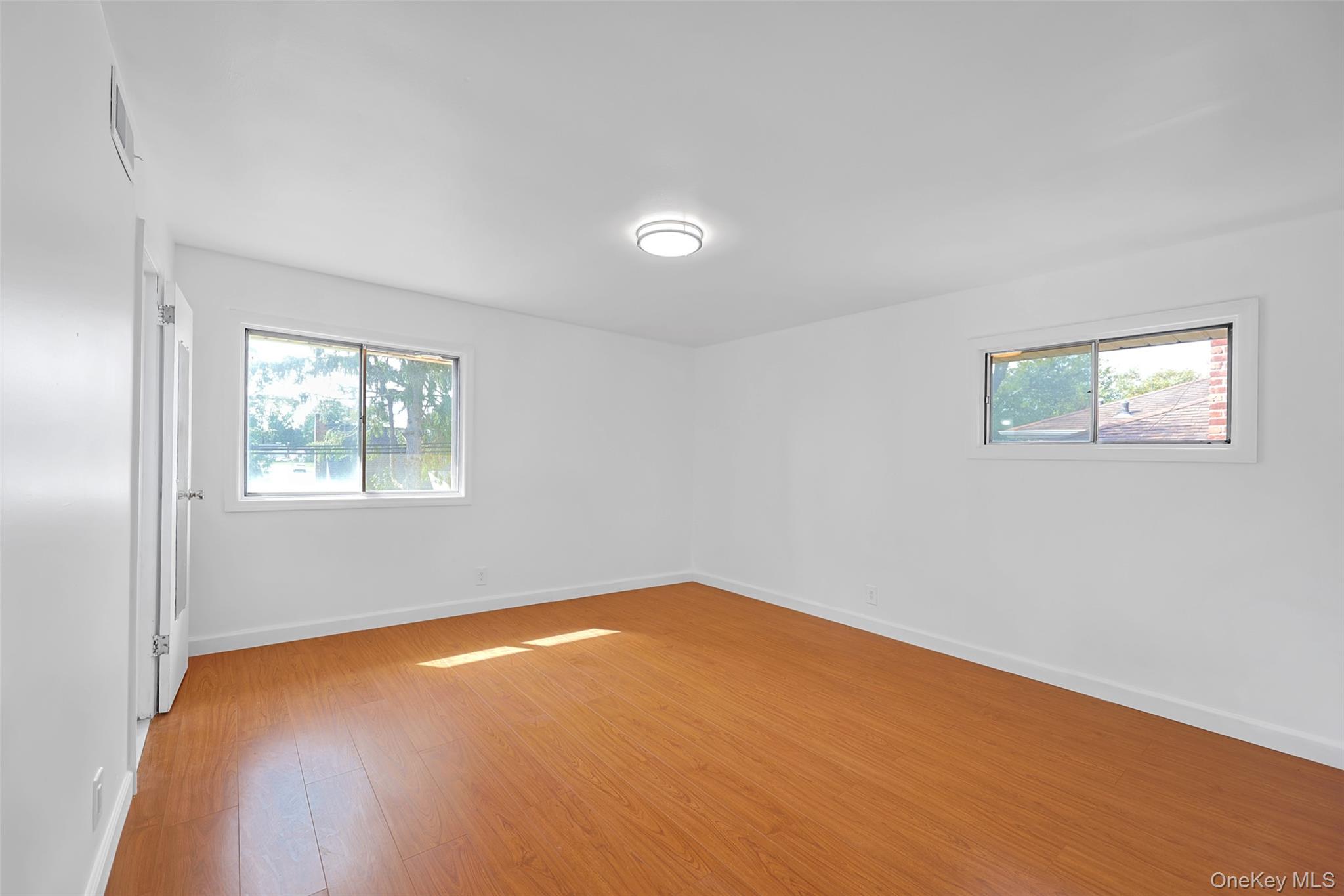 20 Willets Avenue Property Photo 15