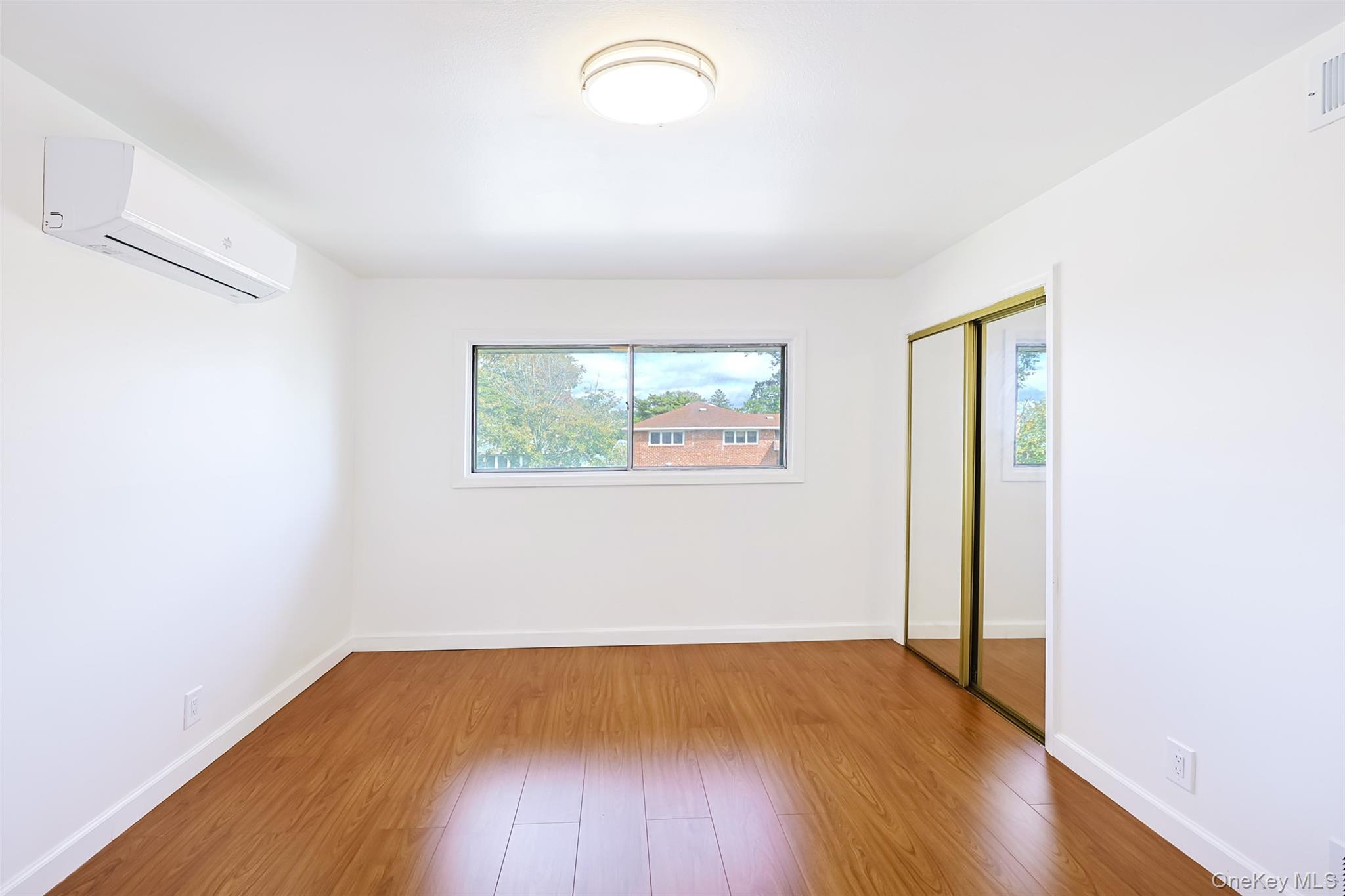 20 Willets Avenue Property Photo 19