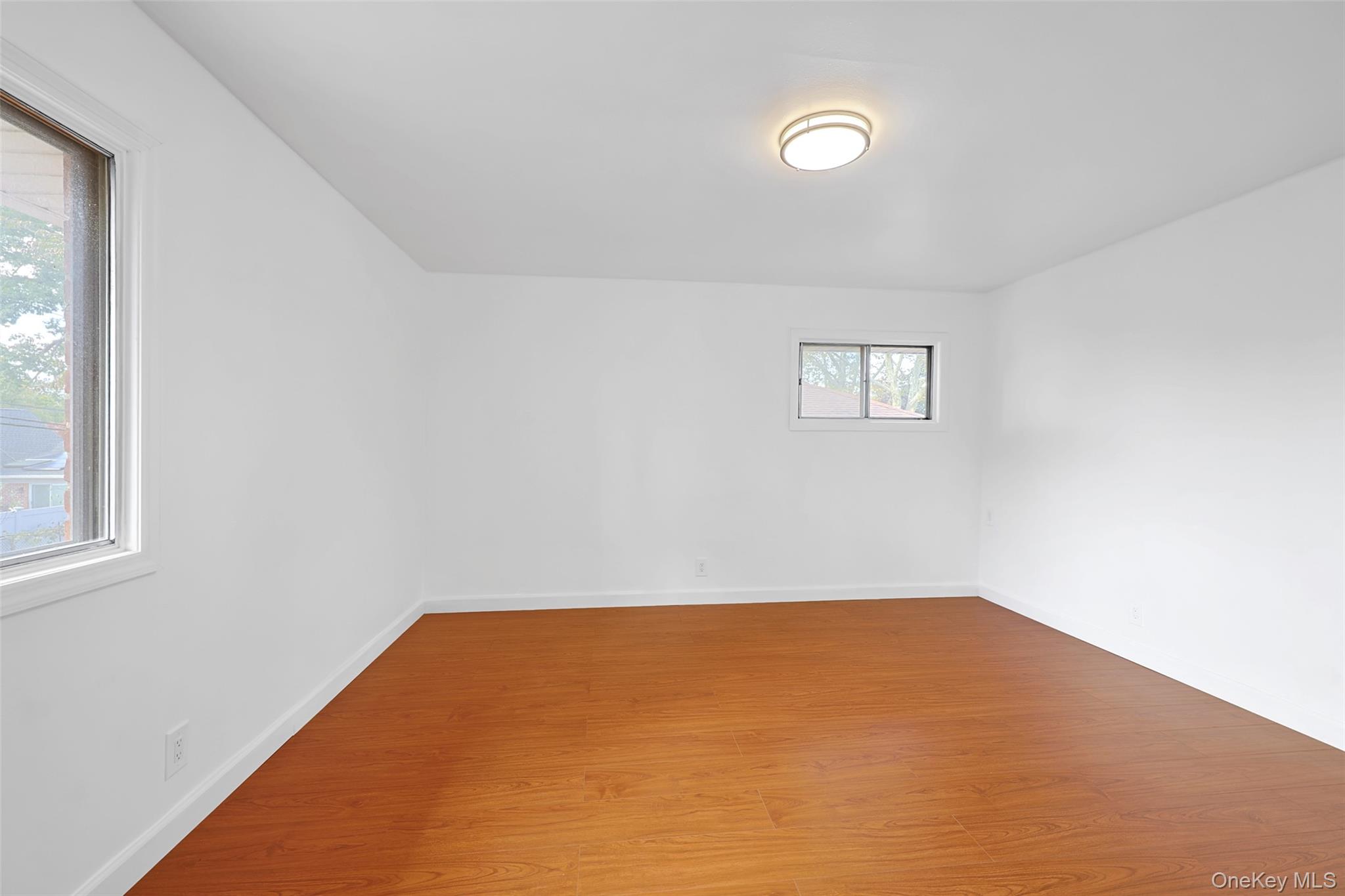 20 Willets Avenue Property Photo 23