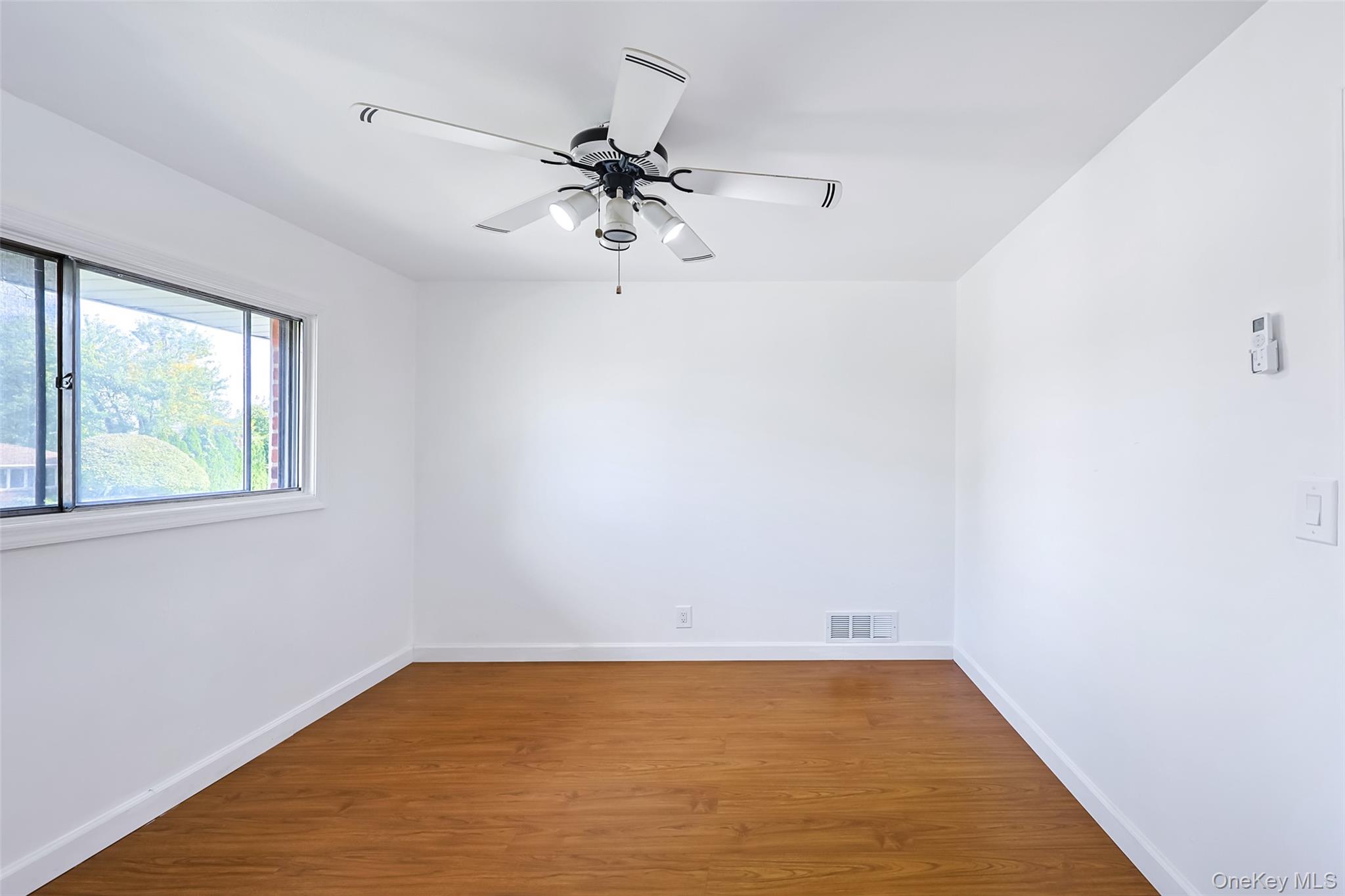 20 Willets Avenue Property Photo 25