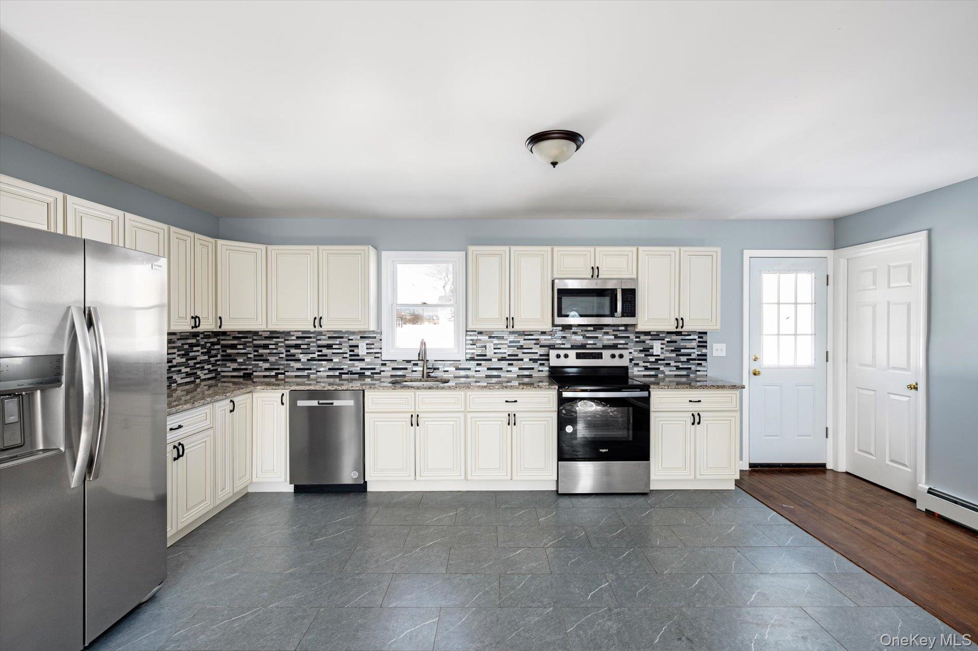 93 Garfield Boulevard 93 Property Photo 6