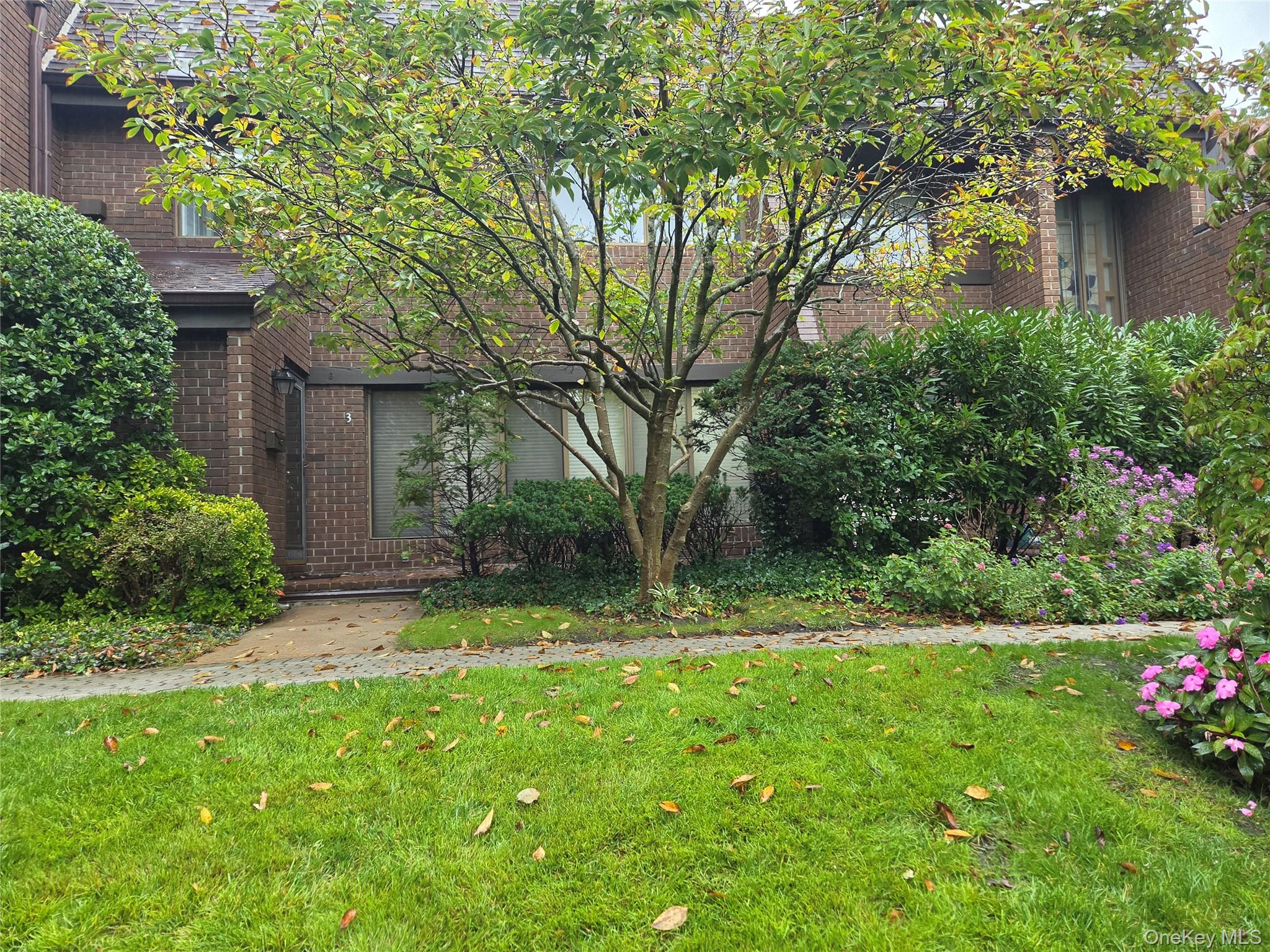 3 Acorn Ponds Drive Property Photo 1