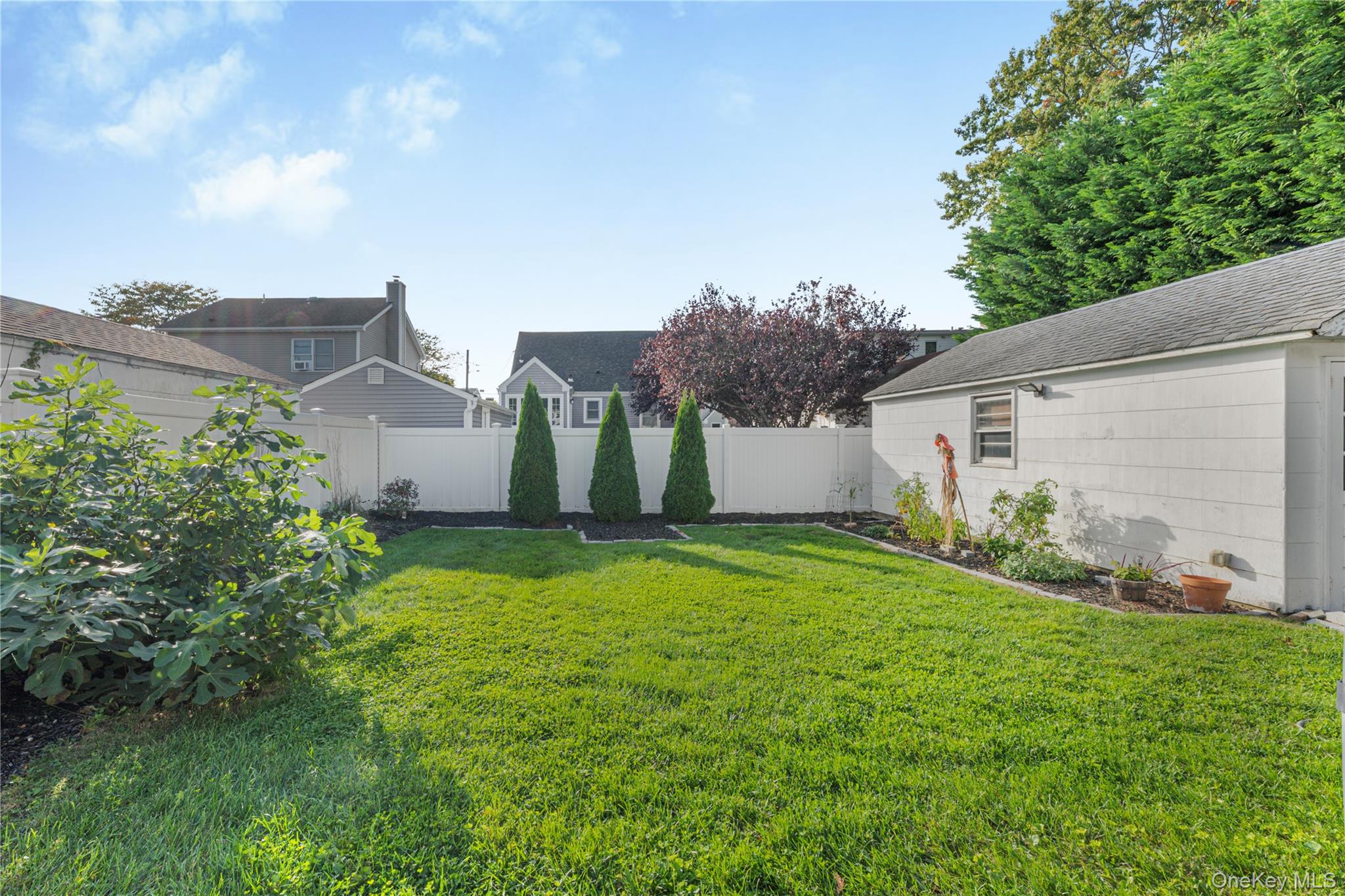 2450 Mermaid Avenue Property Photo 7