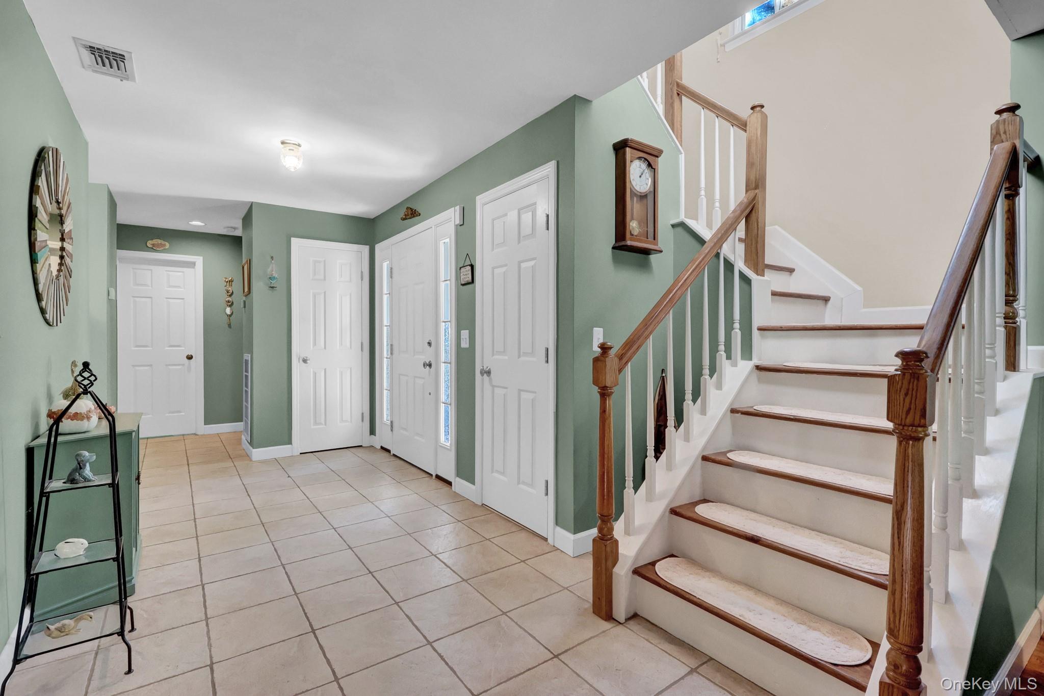 208 Erik Drive Property Photo 4