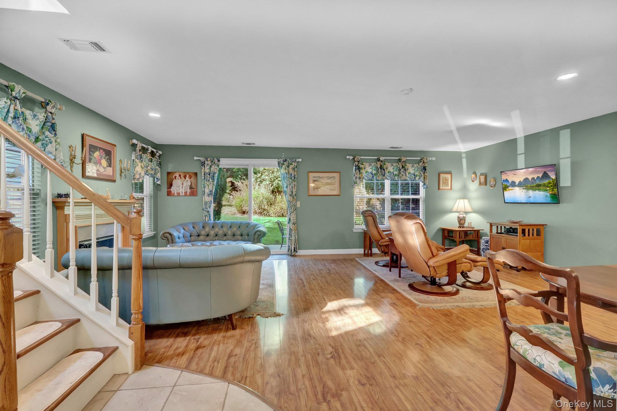 208 Erik Drive Property Photo 5