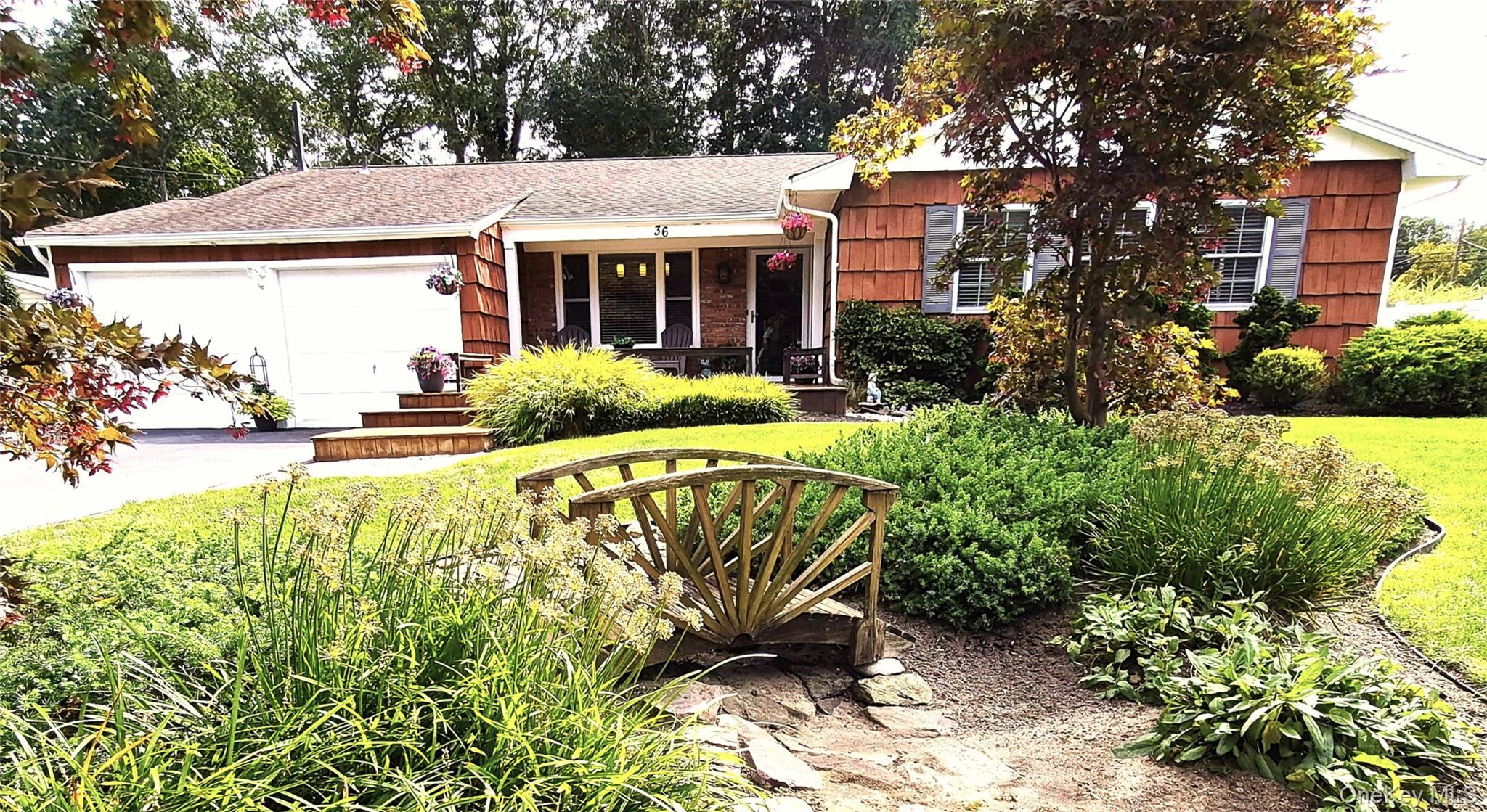 36 W Denis Lane Property Photo 1