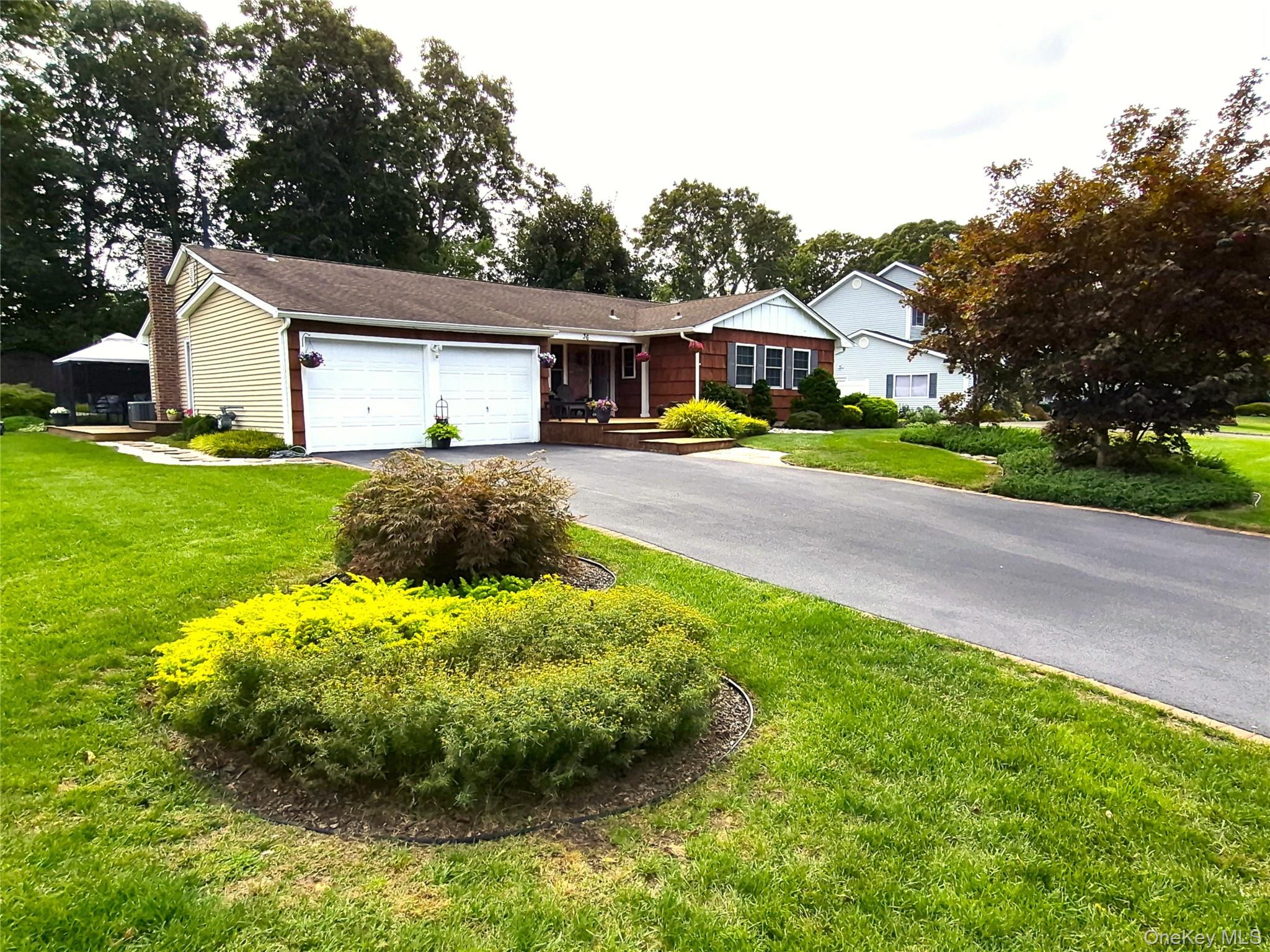 36 W Denis Lane Property Photo 3