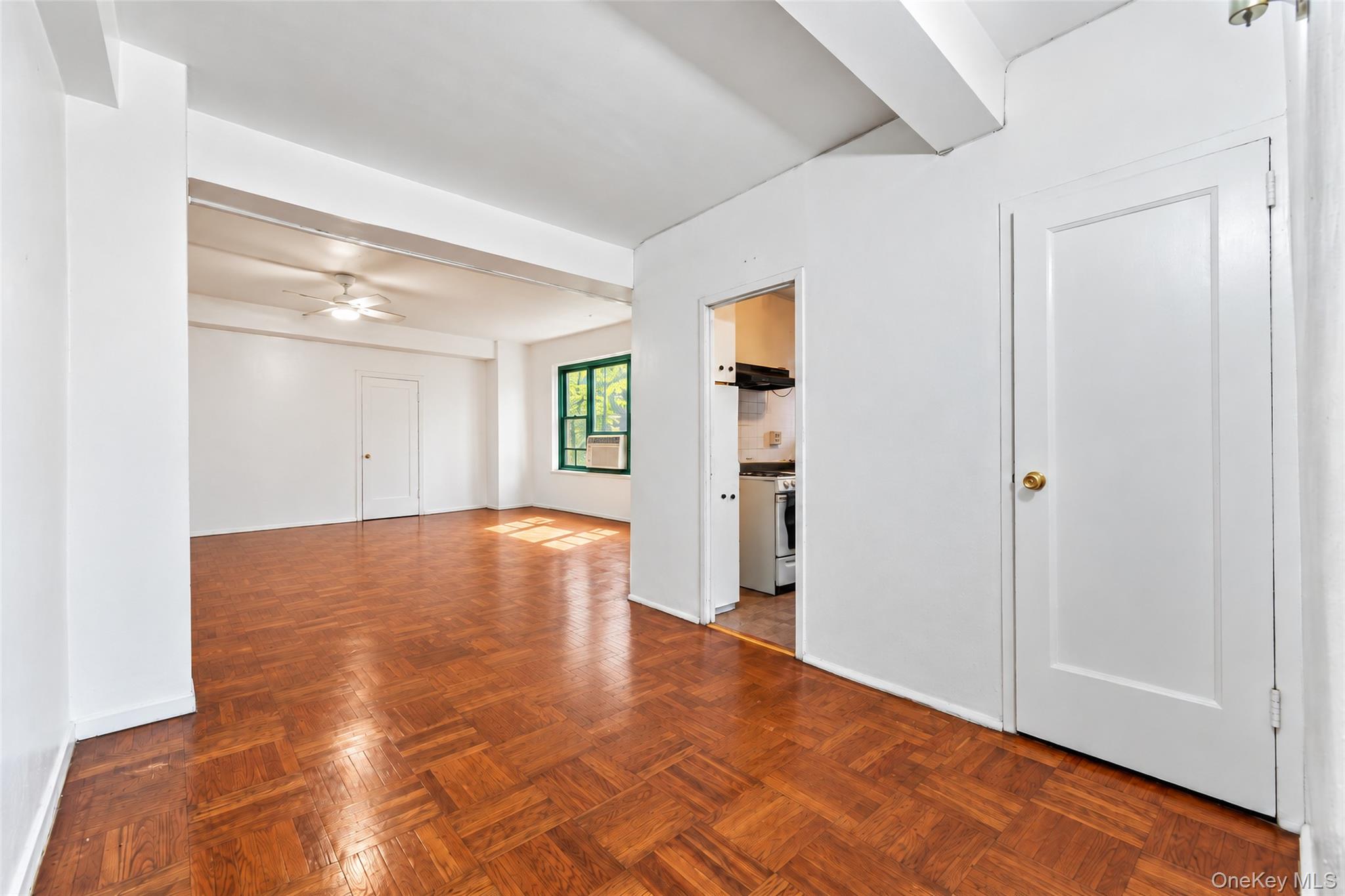 1651 Metropolitan Avenue 5h Property Photo 3