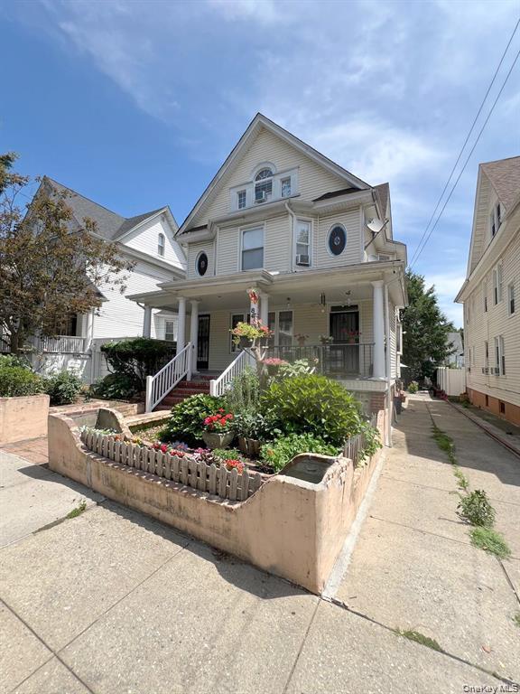 8421 88th Street Property Photo 2