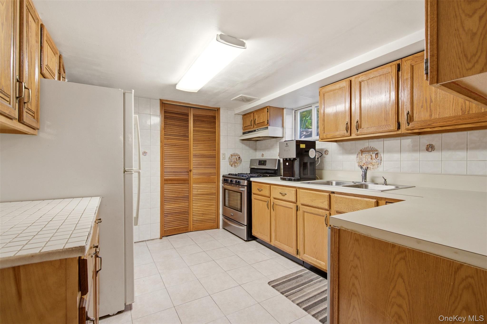 2093 Bergen Street Property Photo 24