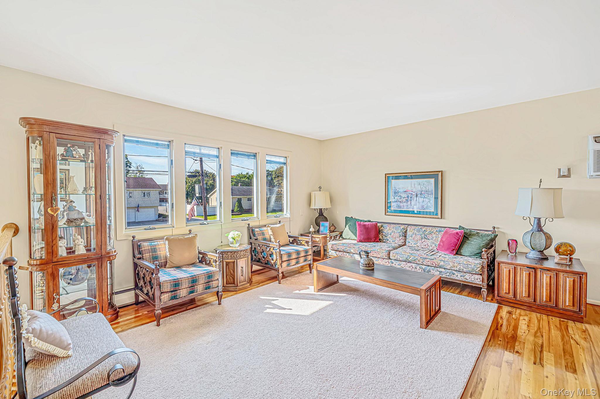 251 Manhasset Street Property Photo 4