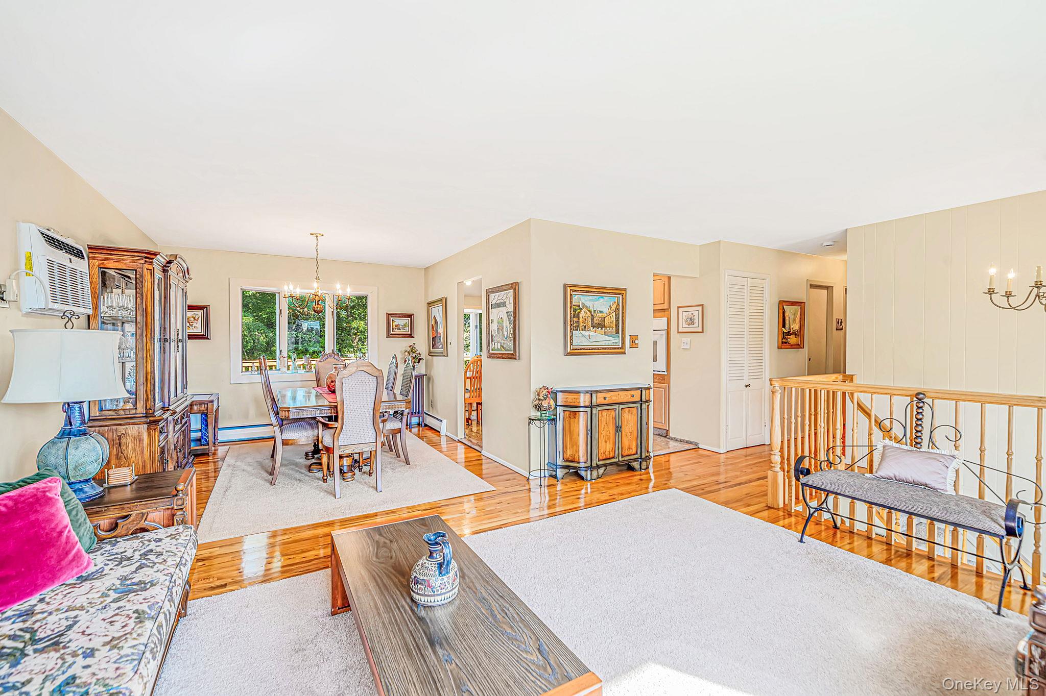 251 Manhasset Street Property Photo 6
