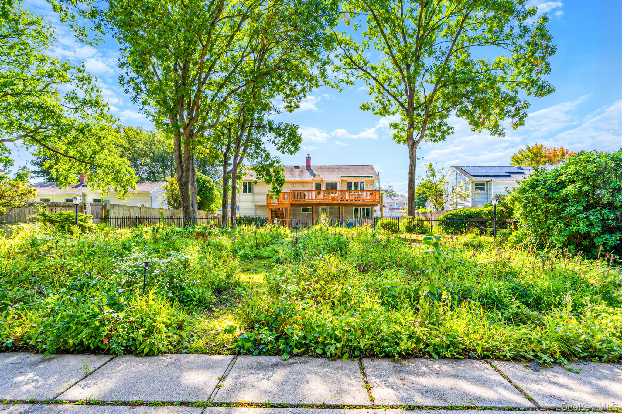 251 Manhasset Street Property Photo 34