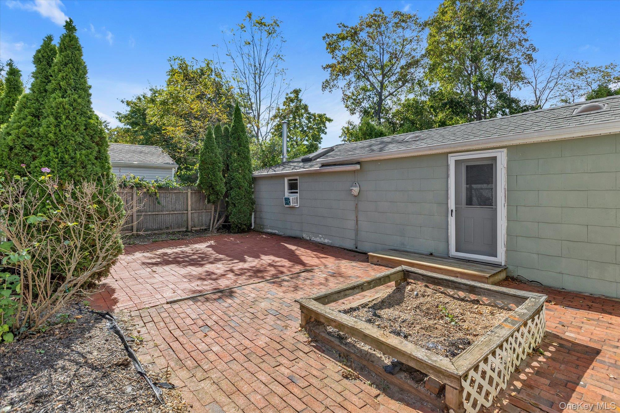 8 Rockne Street Property Photo 16