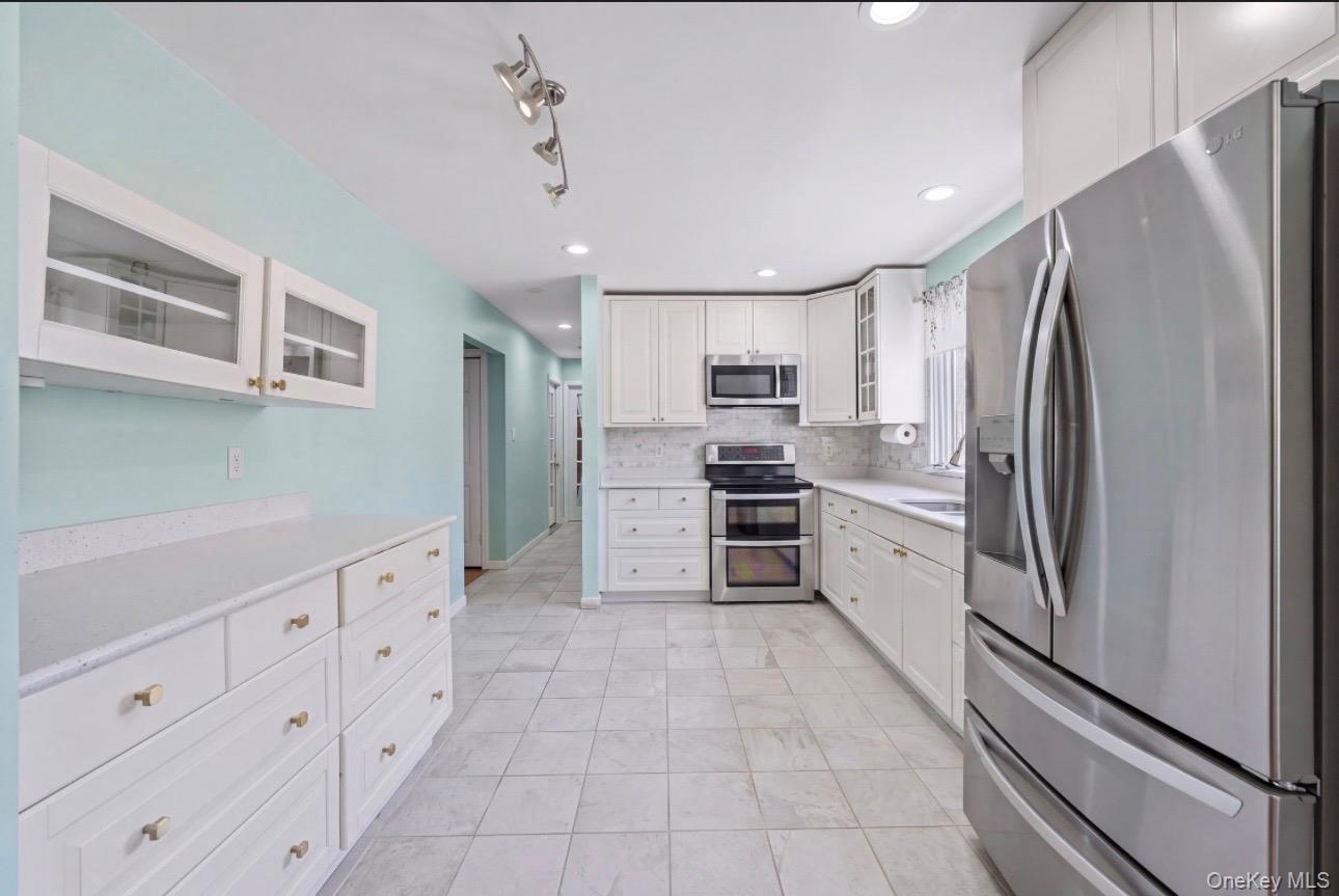 18 Magic Mountain Drive Property Photo 1