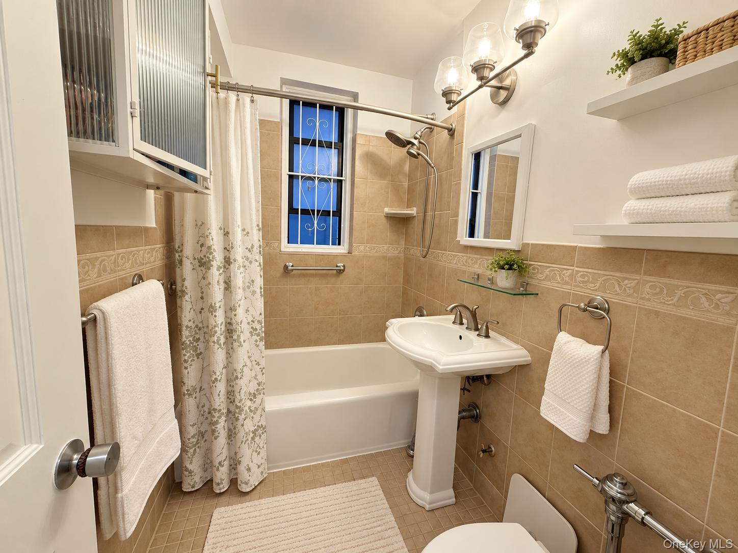 8423 Manton Street 5e Property Photo 6