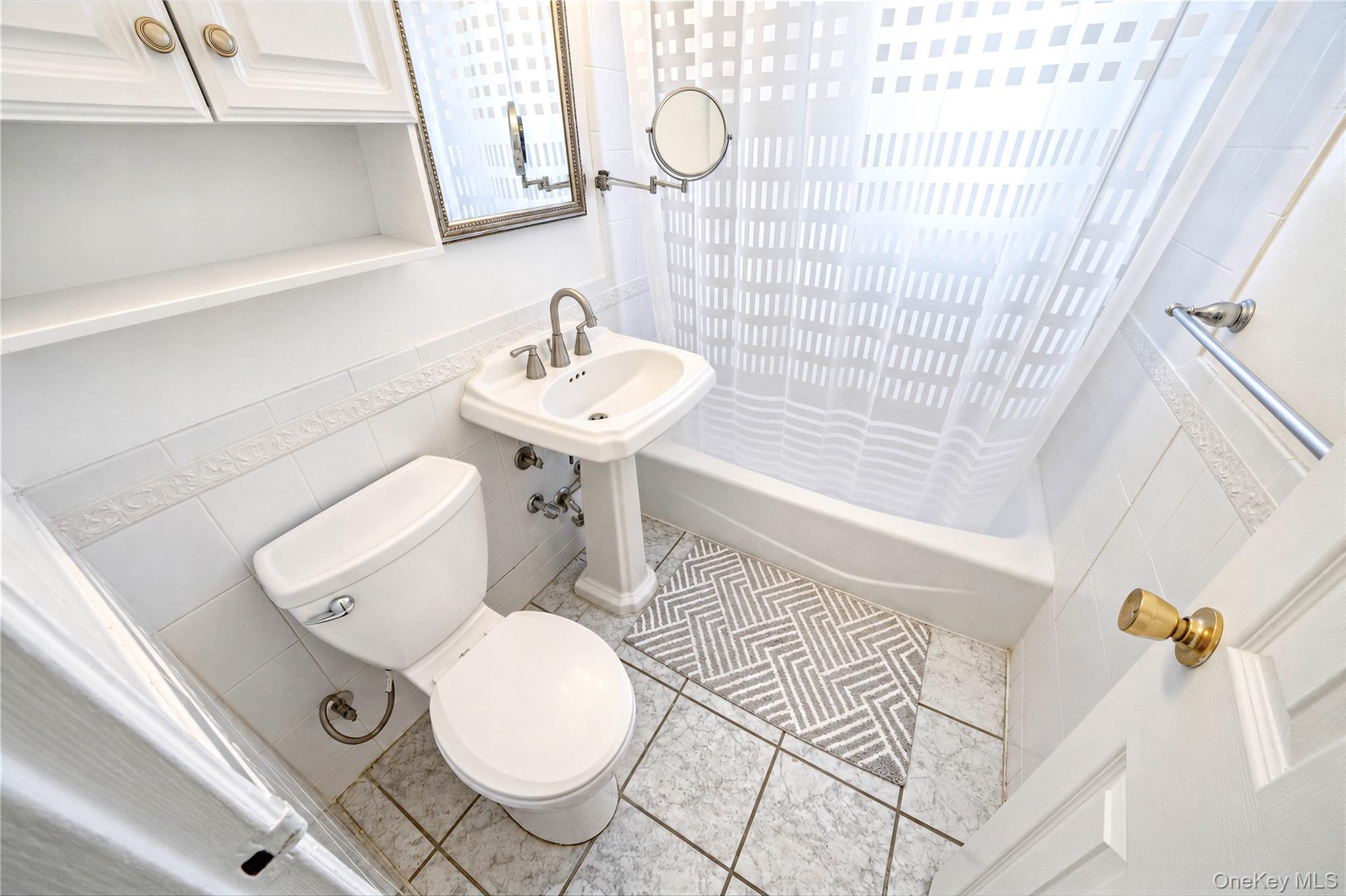 87-27 Marengo Street 2c Property Photo 12