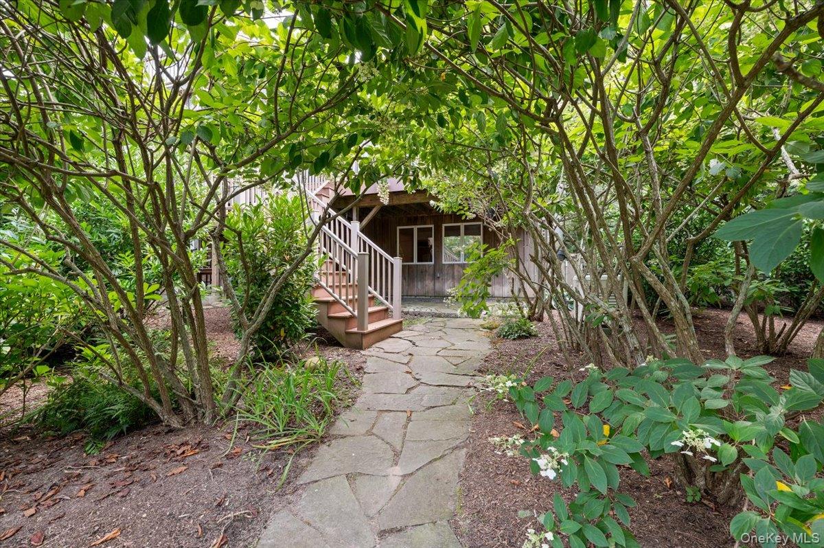 2785 Noyack Road Property Photo 6