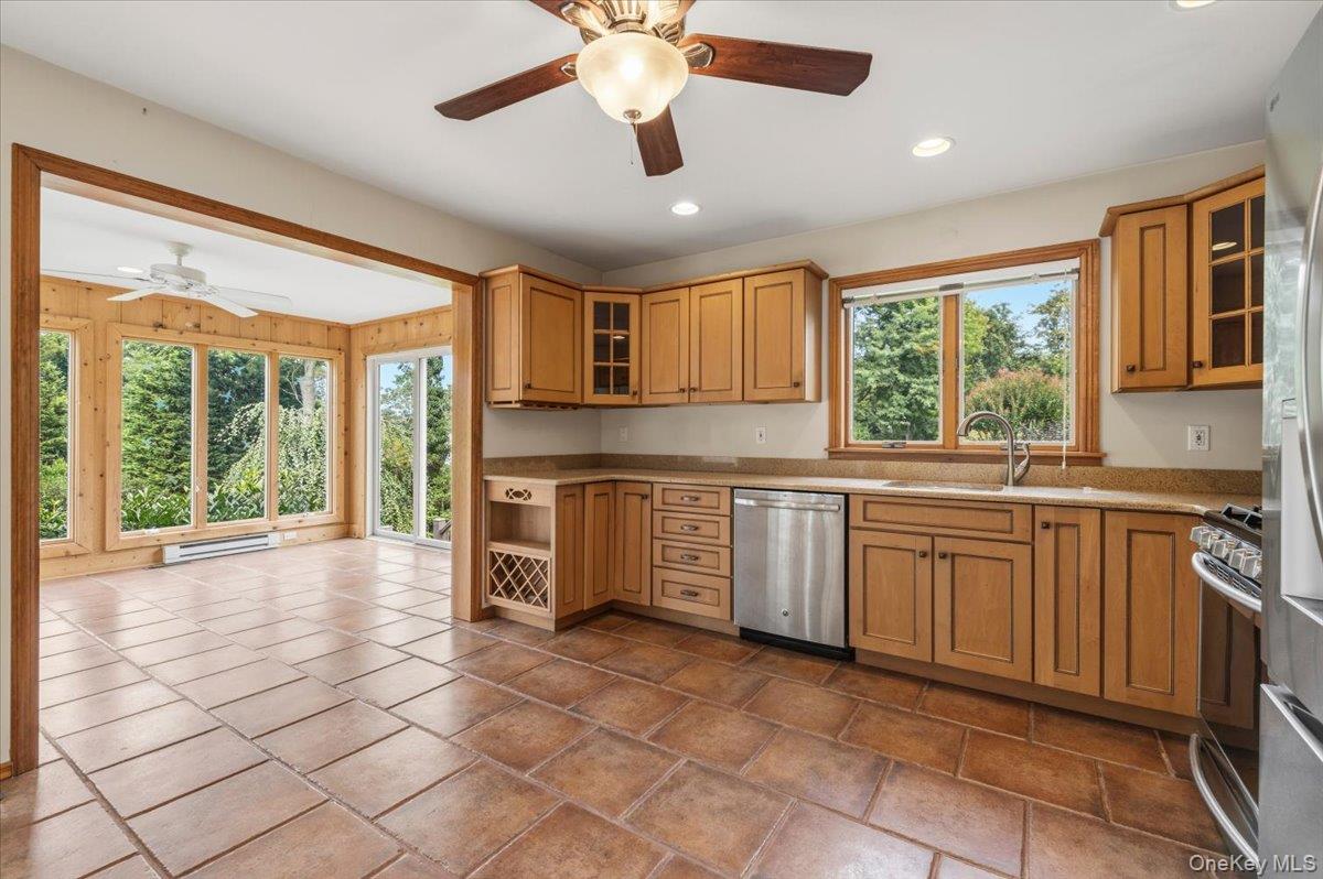 2785 Noyack Road Property Photo 10
