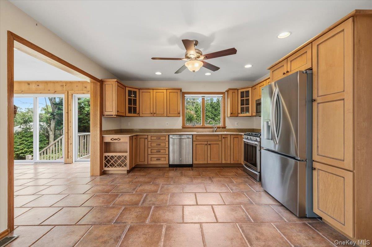 2785 Noyack Road Property Photo 11