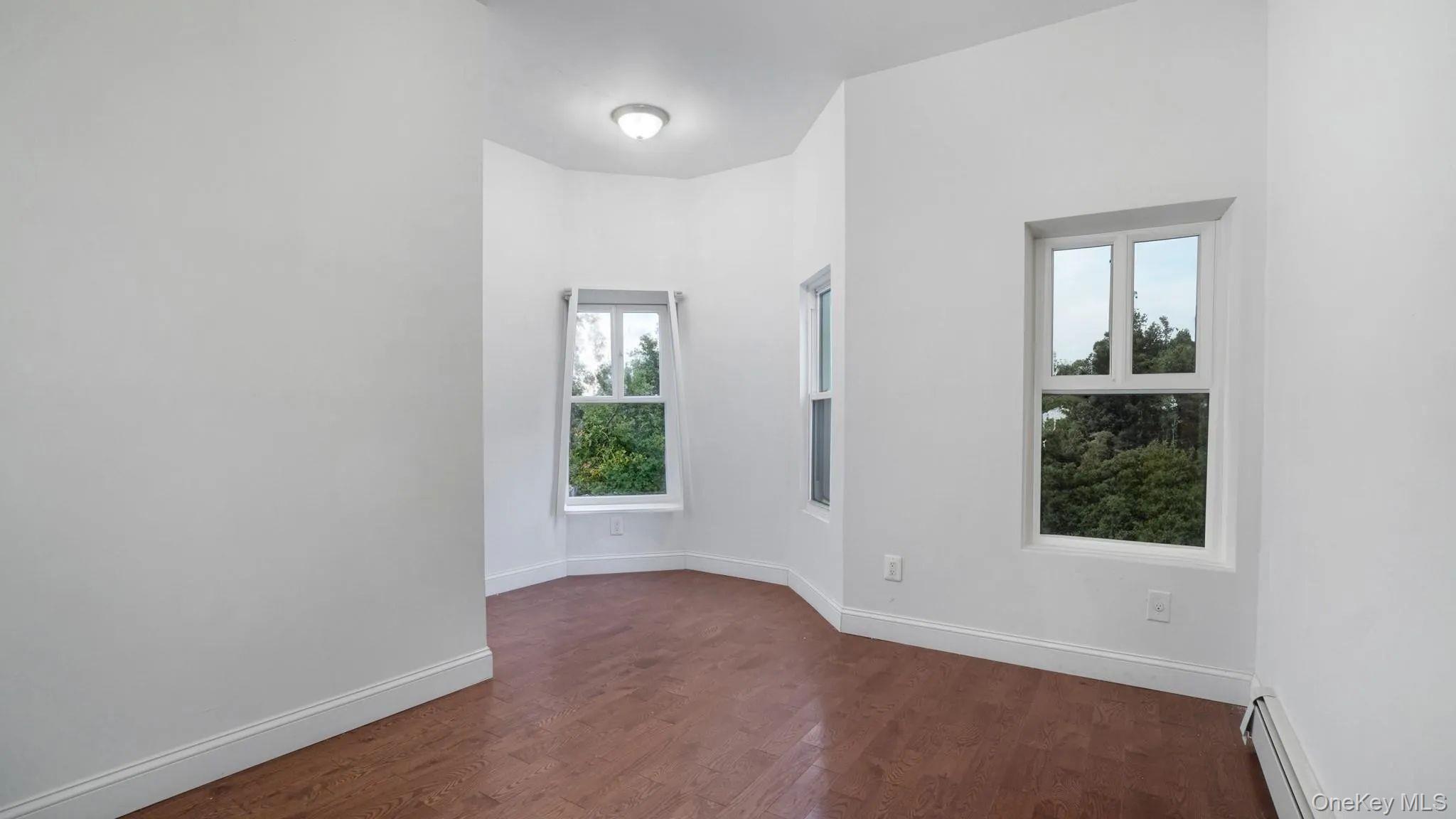 1823 Anthony Avenue Property Photo 9