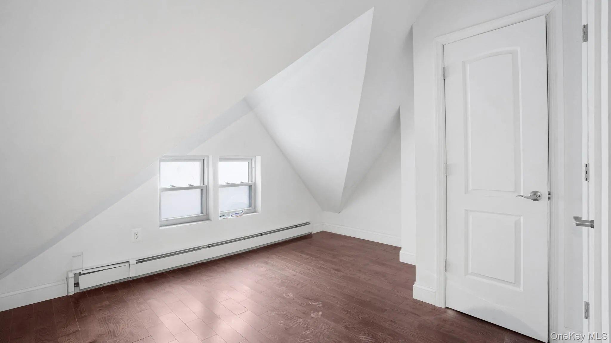 1823 Anthony Avenue Property Photo 17