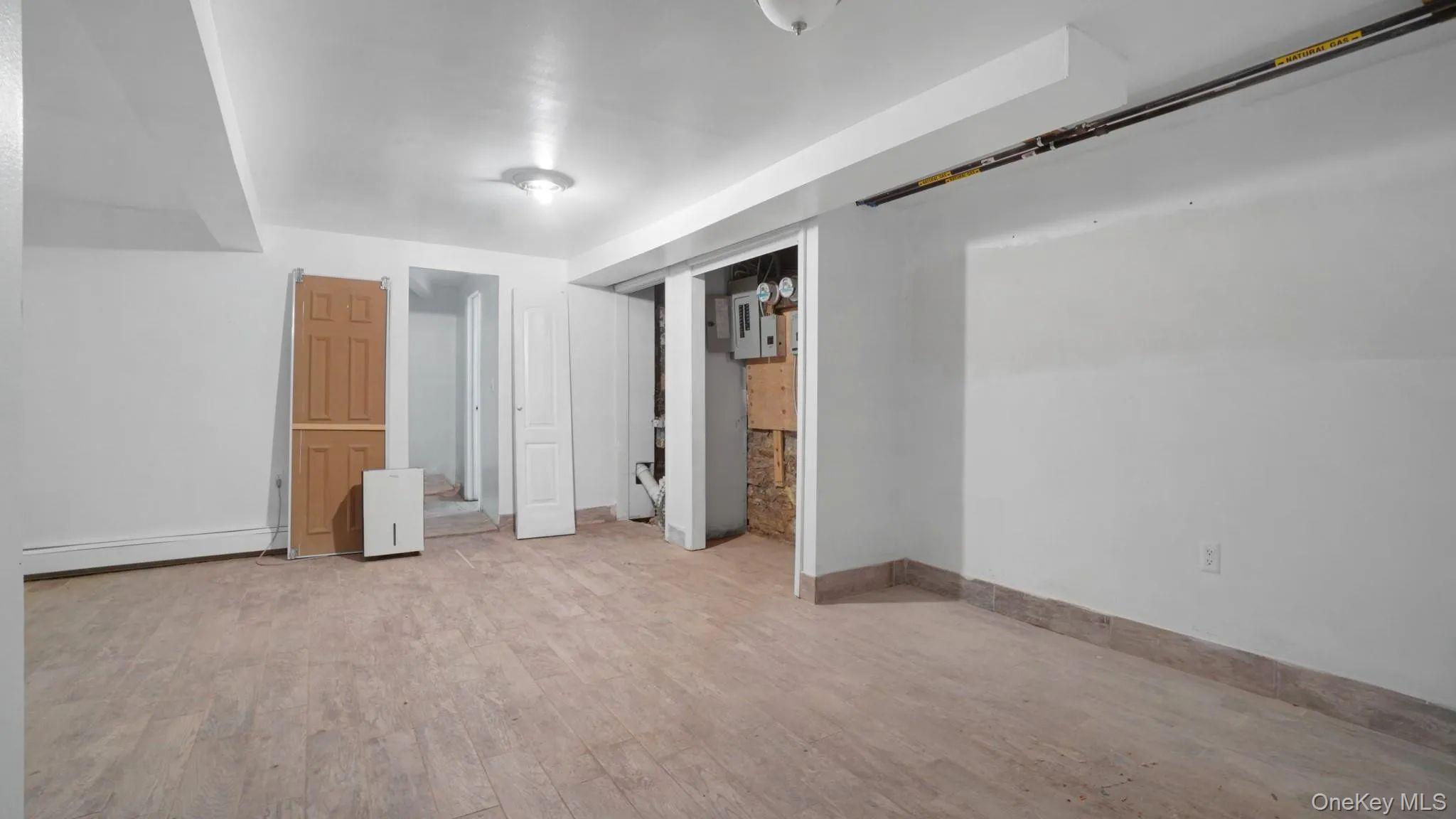 1823 Anthony Avenue Property Photo 19