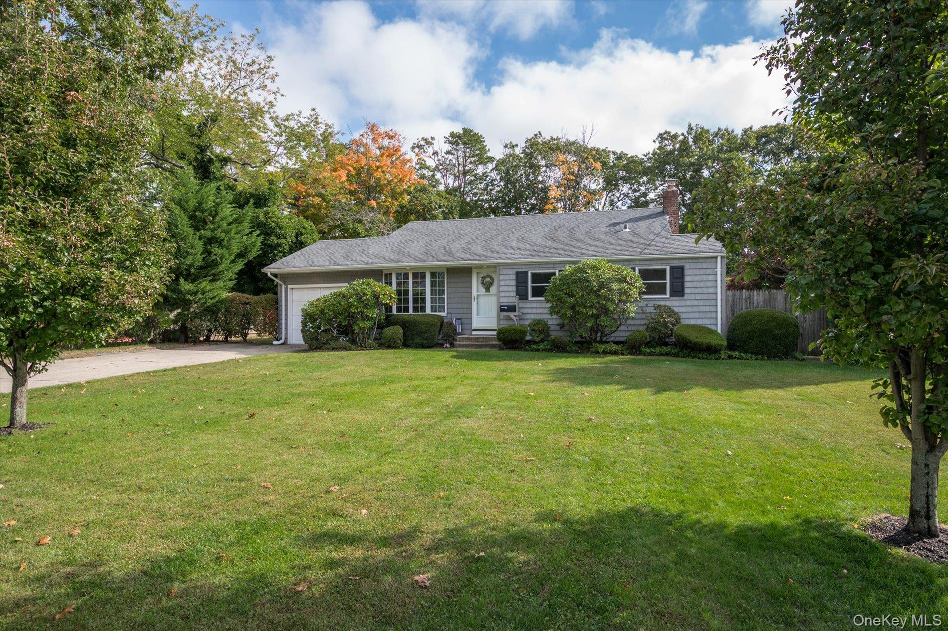 991 Gardiner Drive Property Photo 2