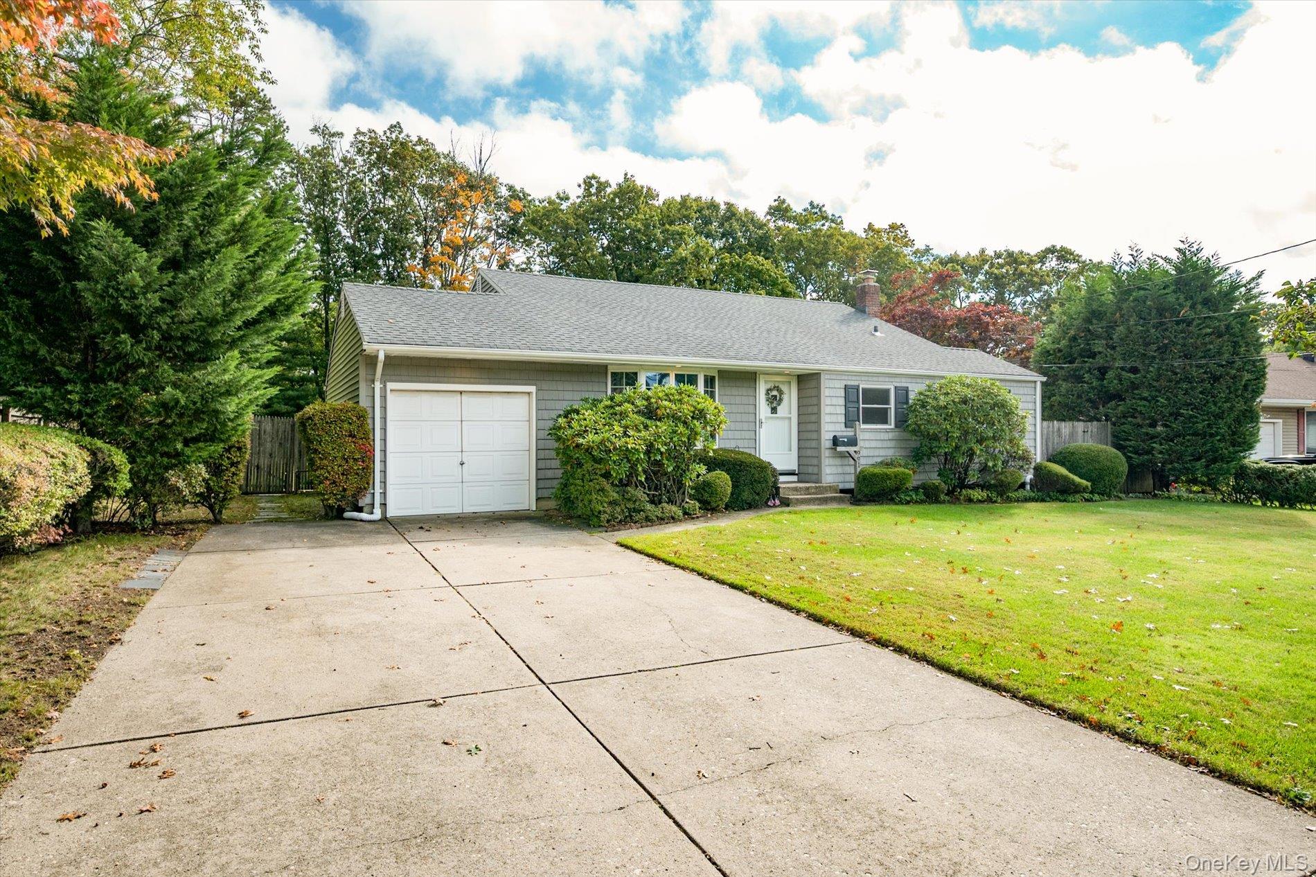 991 Gardiner Drive Property Photo 3