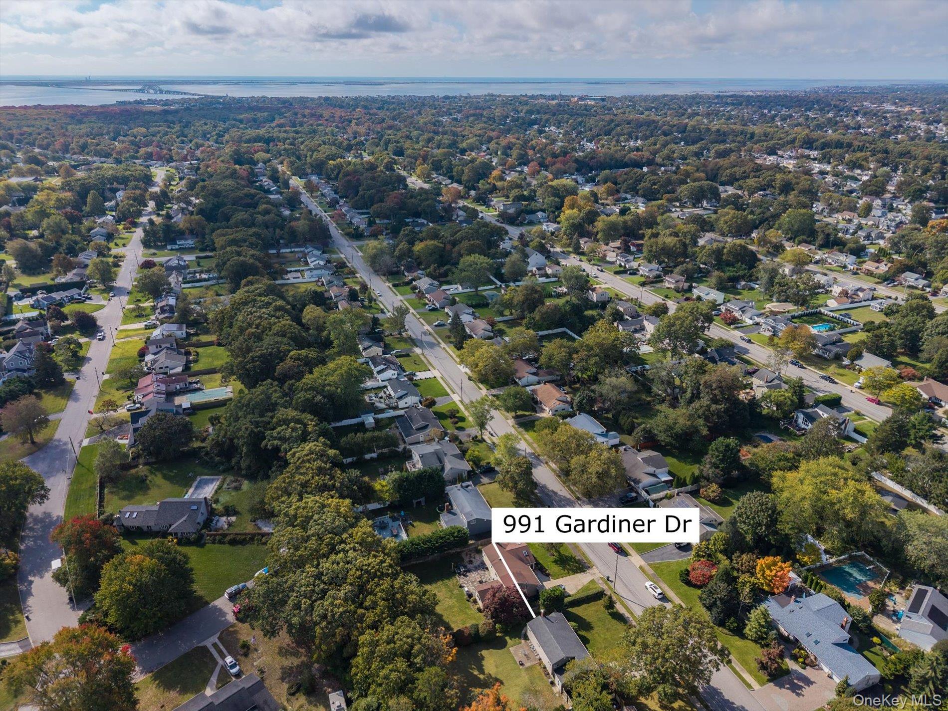 991 Gardiner Drive Property Photo 8