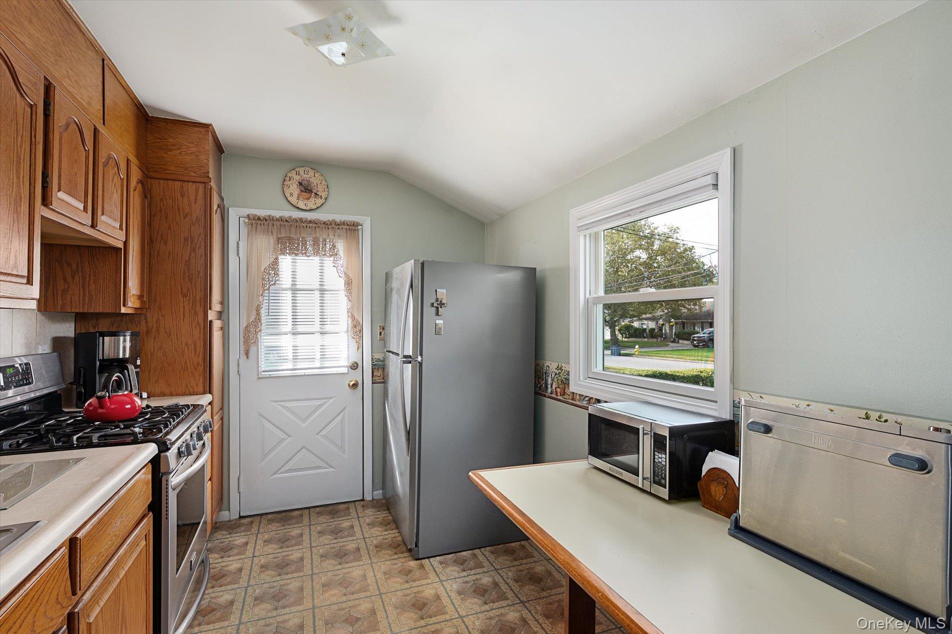 991 Gardiner Drive Property Photo 15