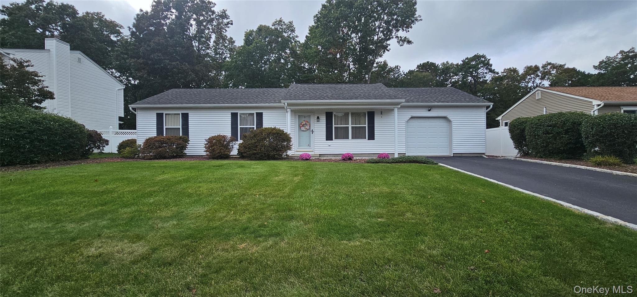 6 Evelyn Court Property Photo 1