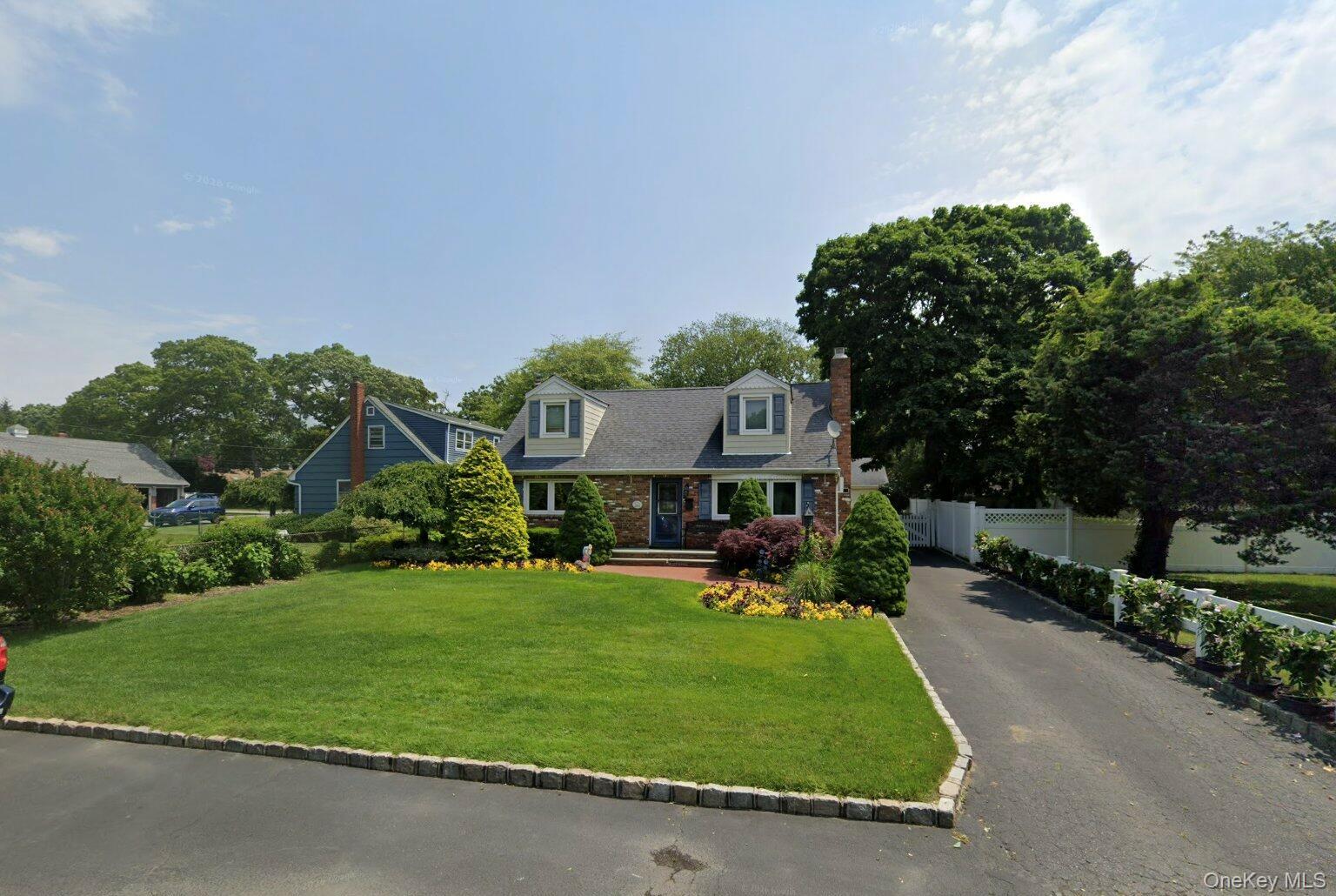 289 Sayville Boulevard Property Photo 1