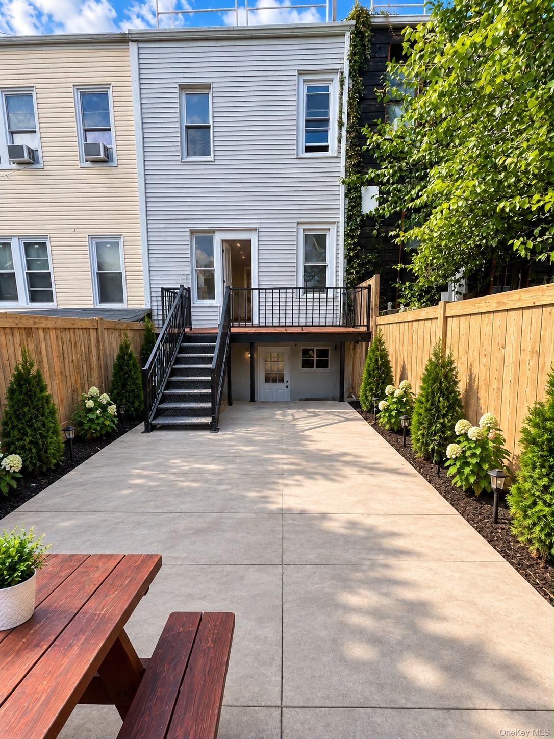 25 MARCONI PL Property Photo 1
