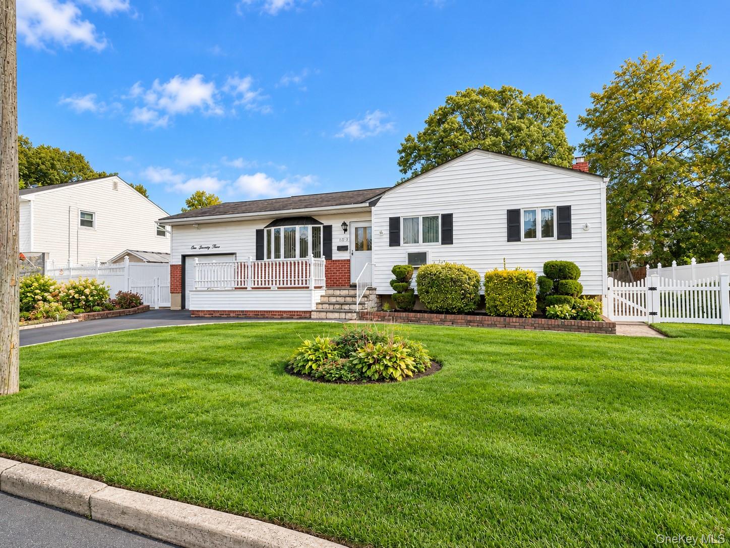 1073 Oakneck Road Property Photo 1