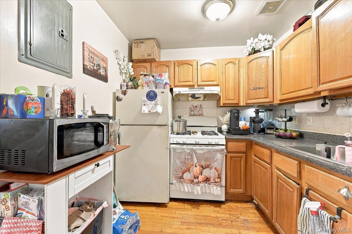 1174 Union Avenue Property Photo 9