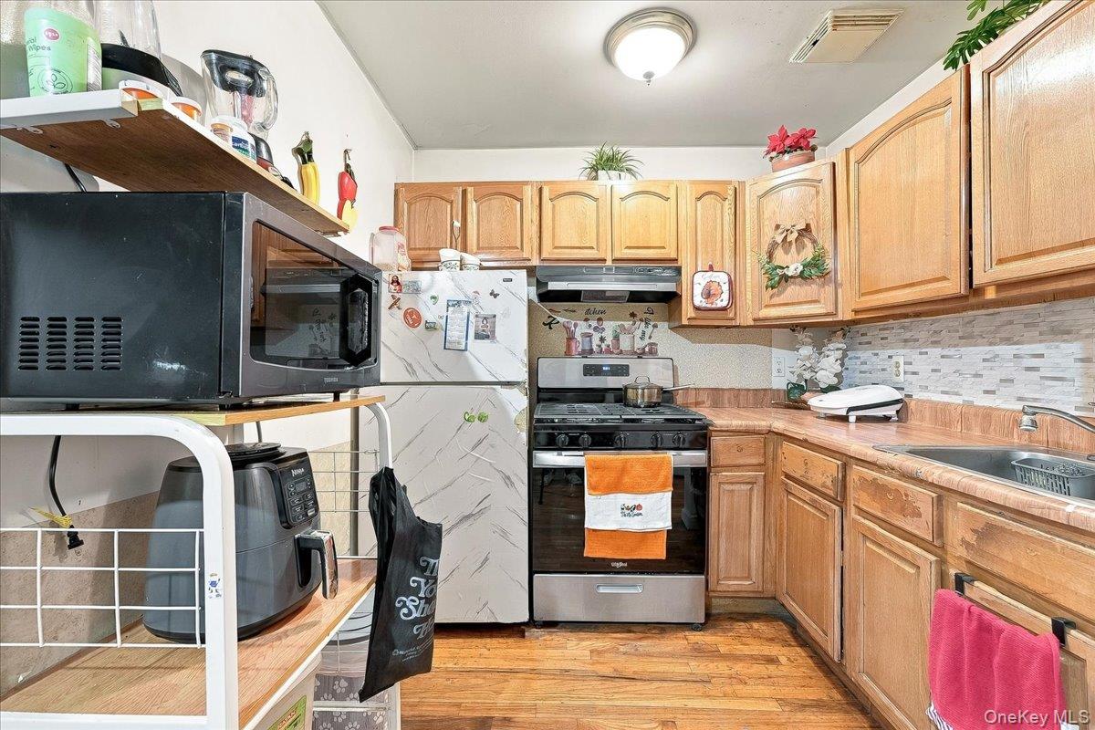 1174 Union Avenue Property Photo 18