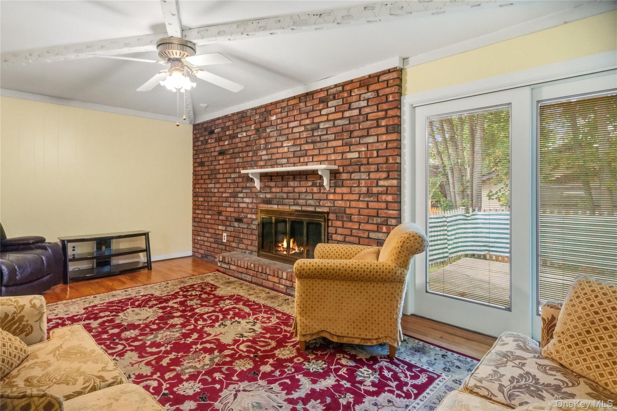 77 E Woodside Avenue Property Photo 7