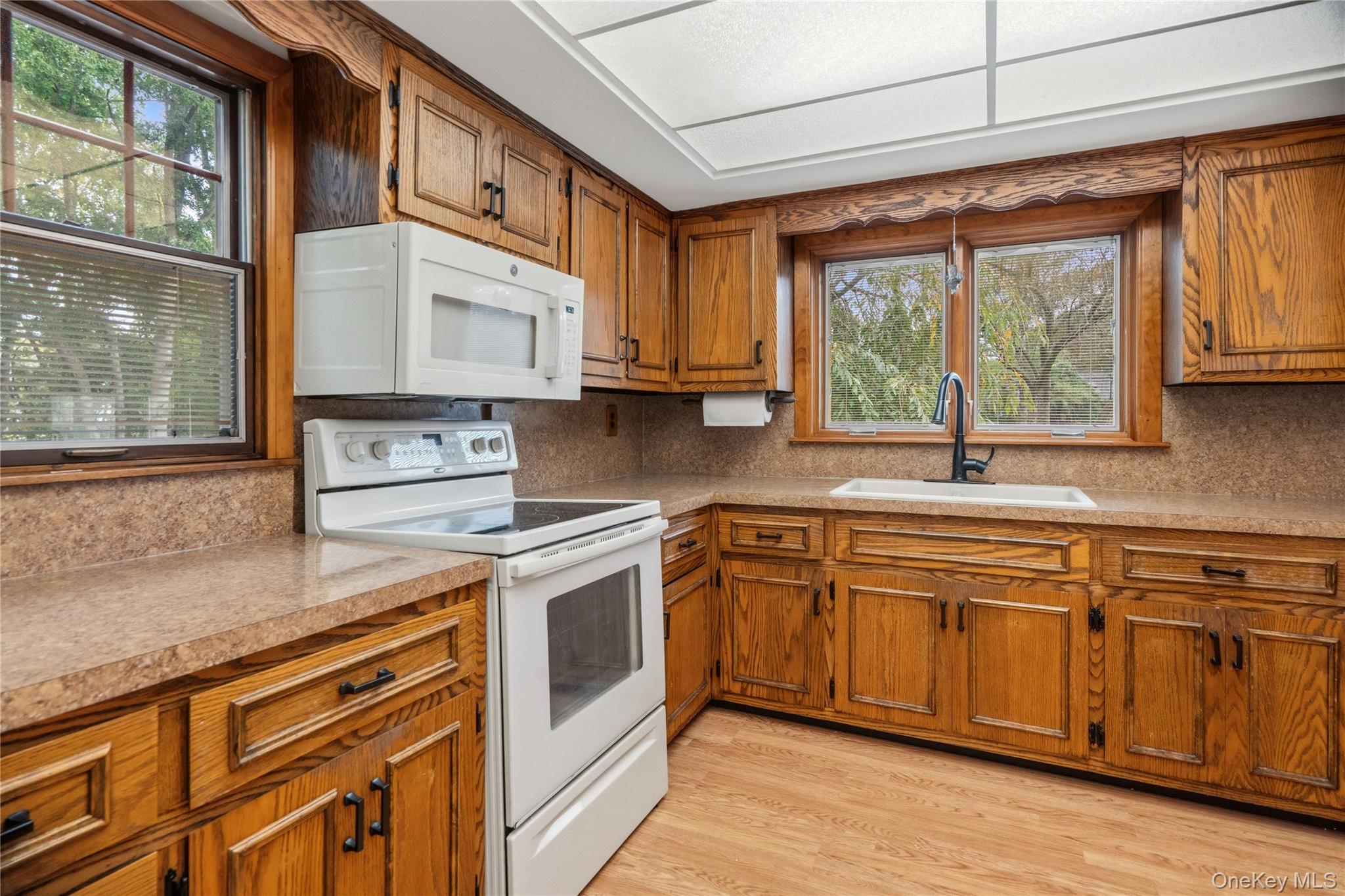 77 E Woodside Avenue Property Photo 9