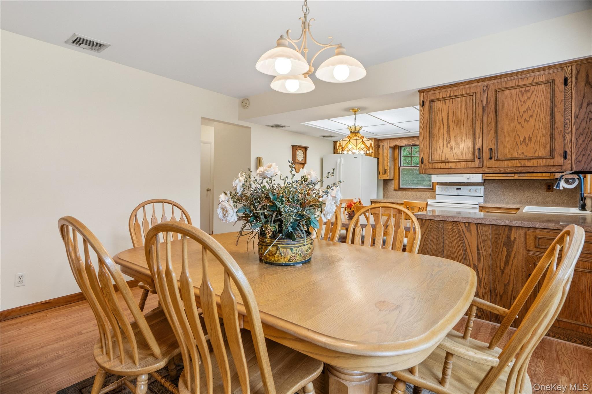 77 E Woodside Avenue Property Photo 10