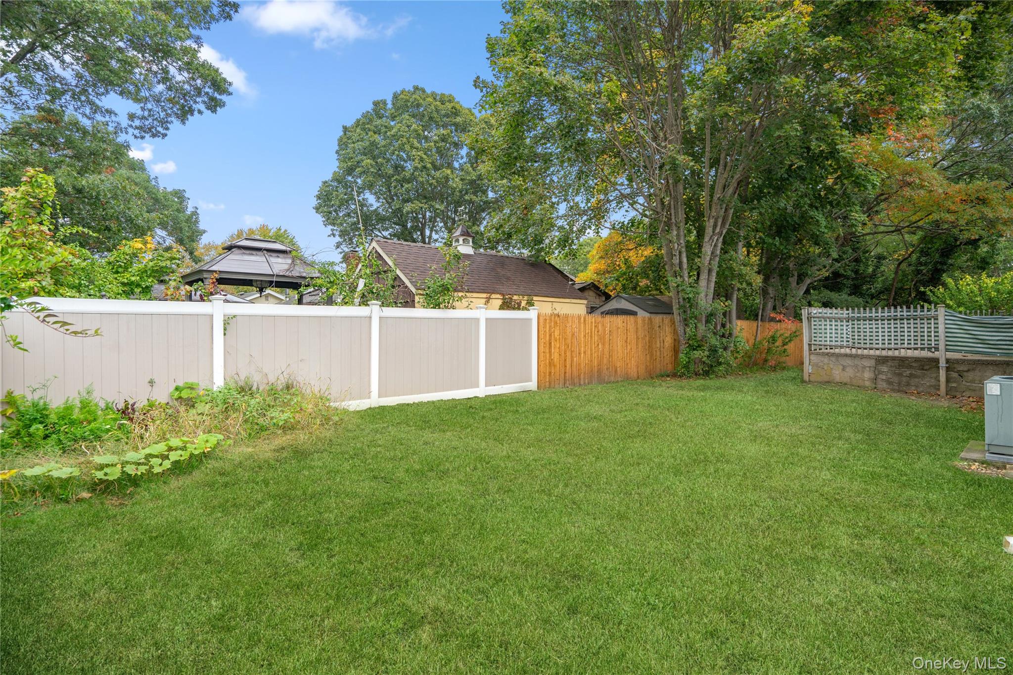 77 E Woodside Avenue Property Photo 27