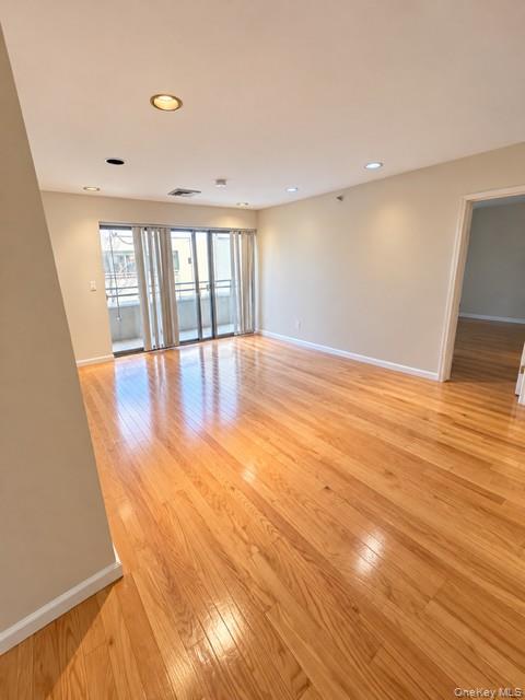 100 Cuttermill Road 2h Property Photo 6