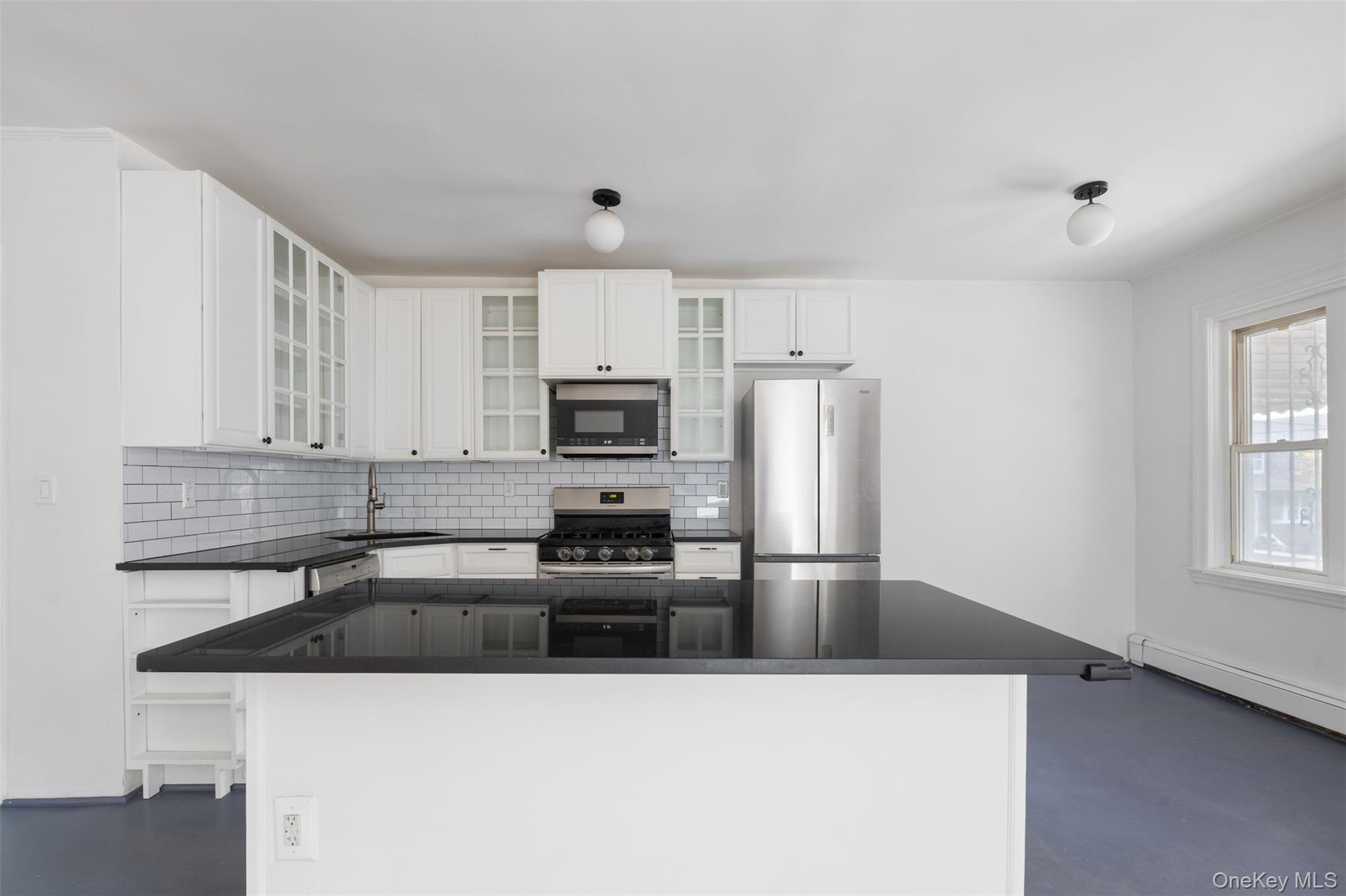 1902 Hone Avenue Property Photo 3