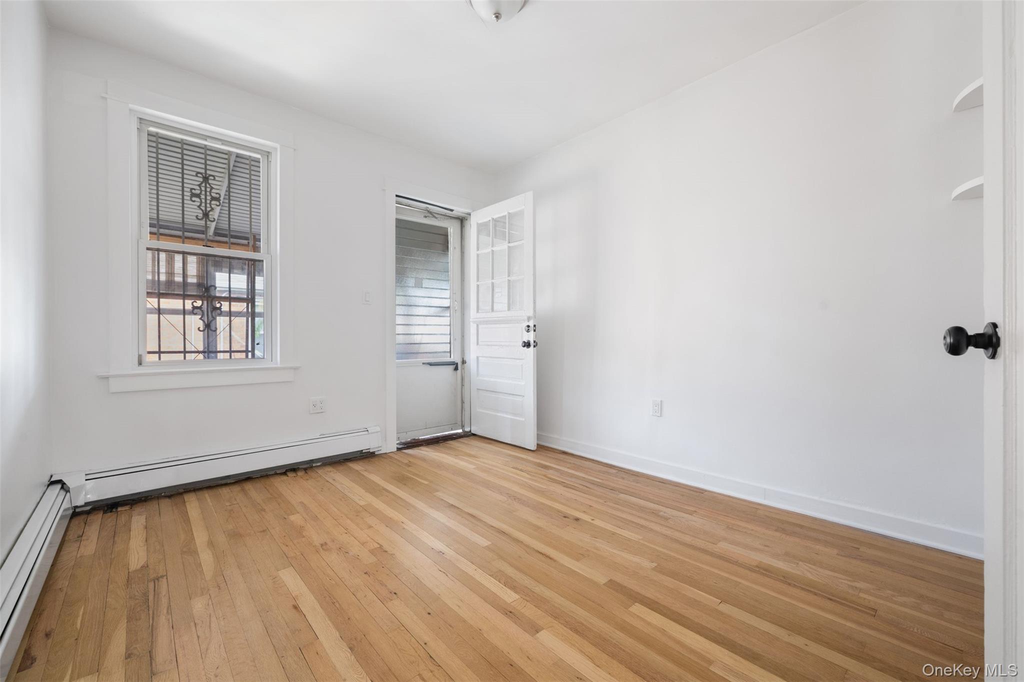 1902 Hone Avenue Property Photo 5